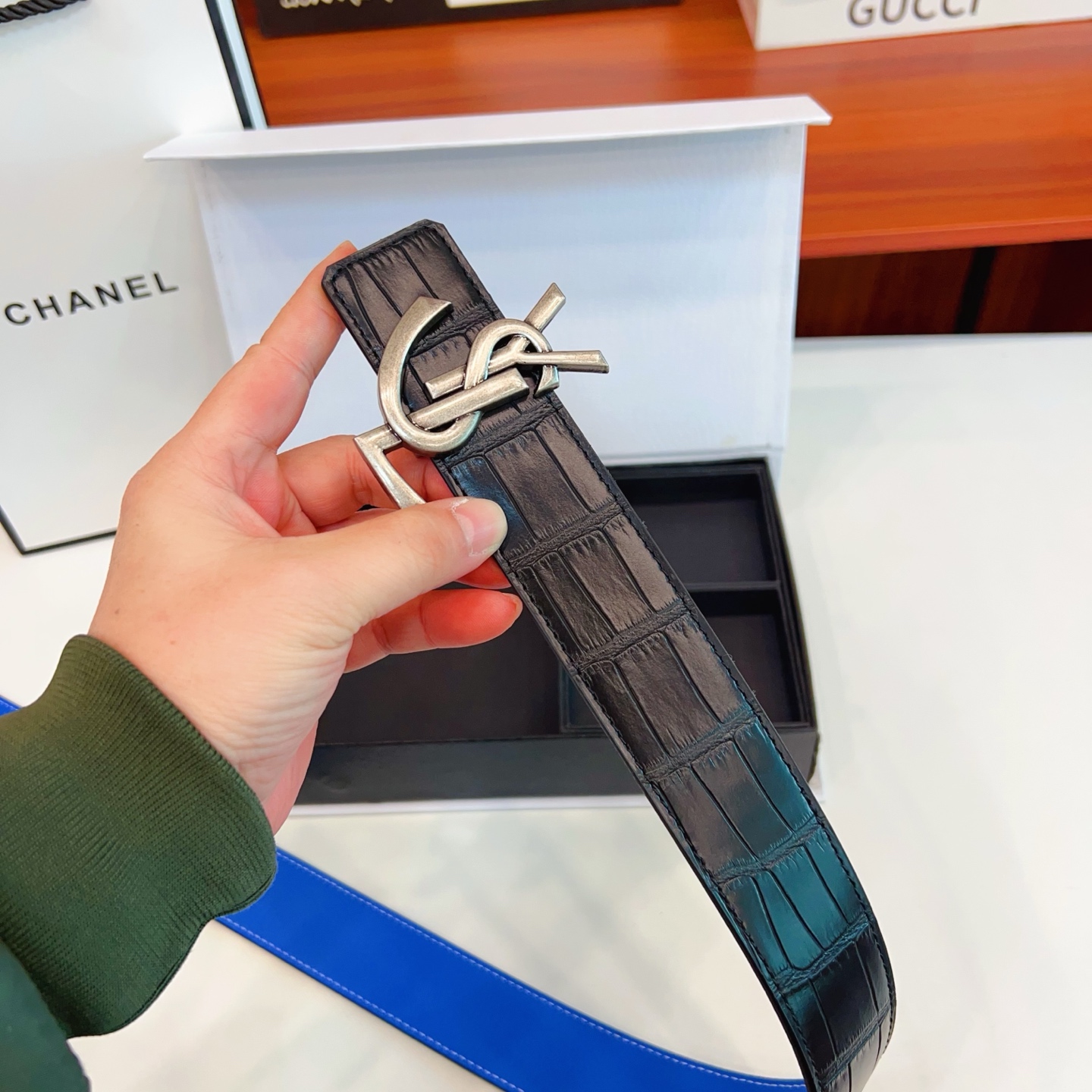 🚹🚹P125💎迪奥➕YSL 🔥双品牌🔥双扣版 1⃣带2⃣扣 正版开模 此款腰带双面采用原厂牛皮带身,2️⃣品牌 精密电镀标志性五金搭扣 对版专柜。3.8cm【如需木盒➕40】