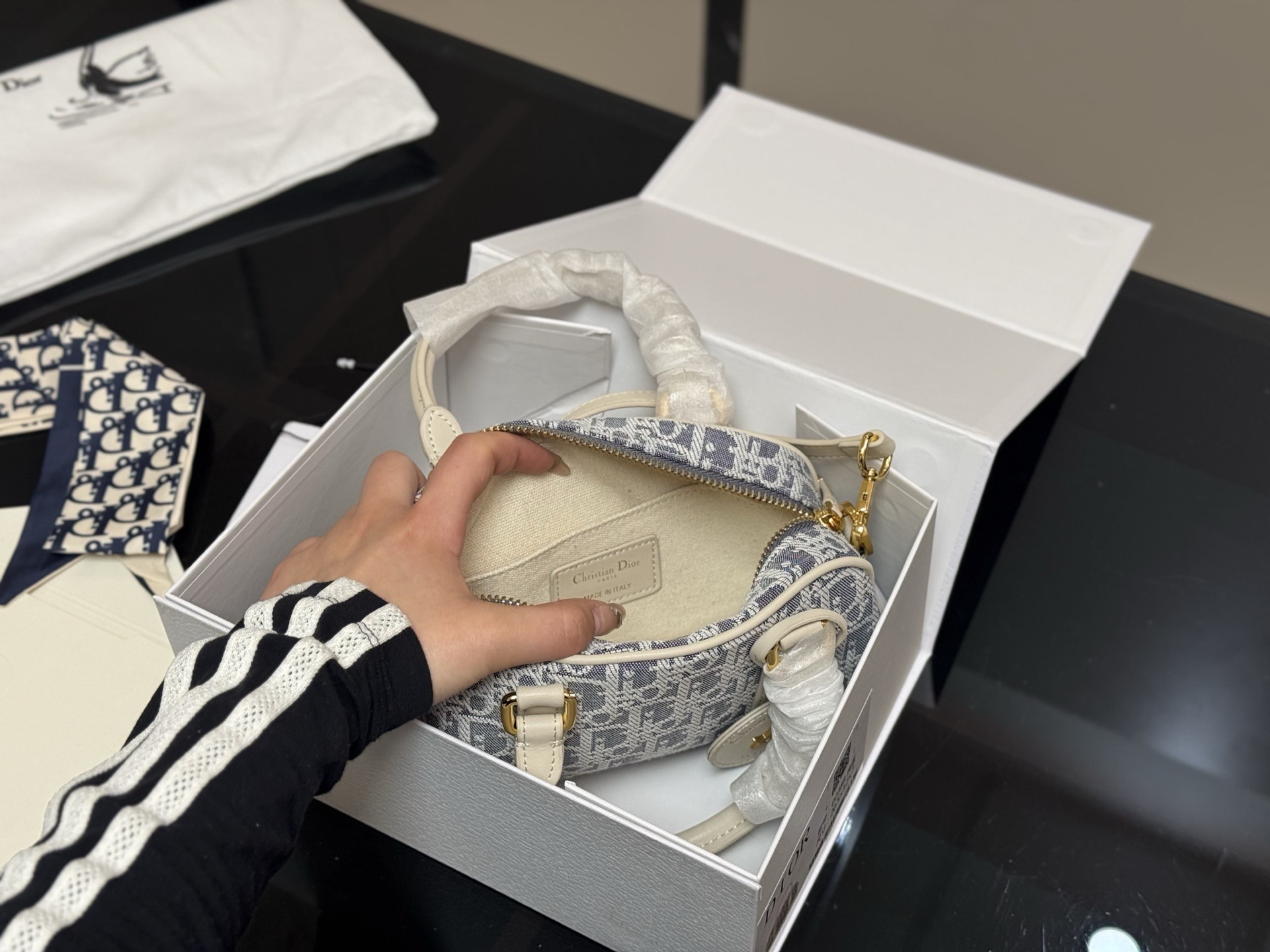 &yen;185 折叠盒 迪奥Dior迷你保龄球包 vibe小包 尺寸:20.12cm