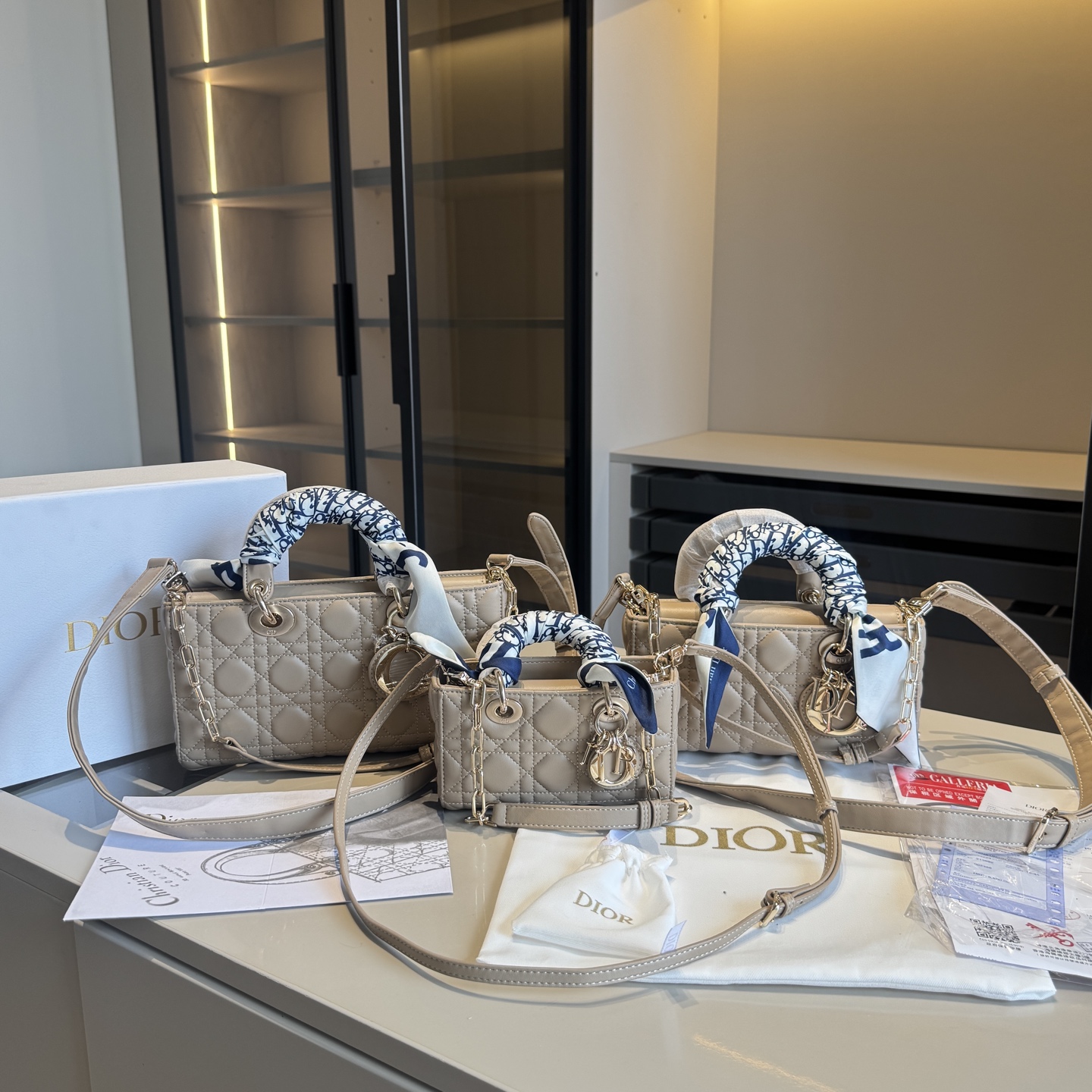 🅿️205～🅿️225～🅿️235✅新品推荐🔜 顶级货🔥赠送原版星星挂件🌟赠送原版丝巾‼️DIOR迪奥专柜同款小羊皮菱格💎横版戴妃包👍配长短两条肩带👍Lady Dior彰显品味！走到哪都是回头率👍采用顶级复刻原版五金！品质堪比正品！🎁原版折叠礼盒包装（size：迷你16.5*10 小号22*11 大号26*13）