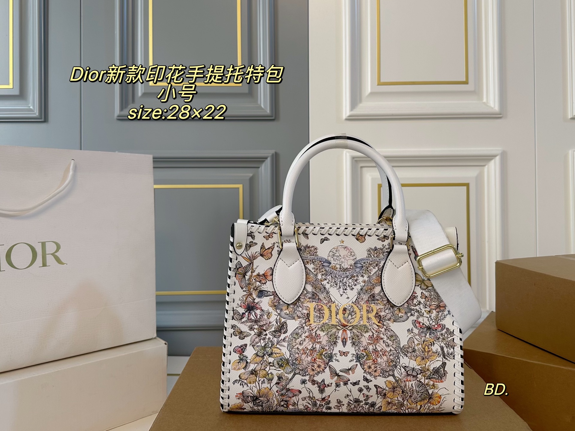 P180小号（无盒） size：28&times;22小号 DIOR迪奥新款印花手提托特包❤️ 皮线包边新款超级百搭托特包 旅行 妈咪包选它超实用～ 复古又精致，看不腻的美貌 轻便实用，上班族的通勤包‼️