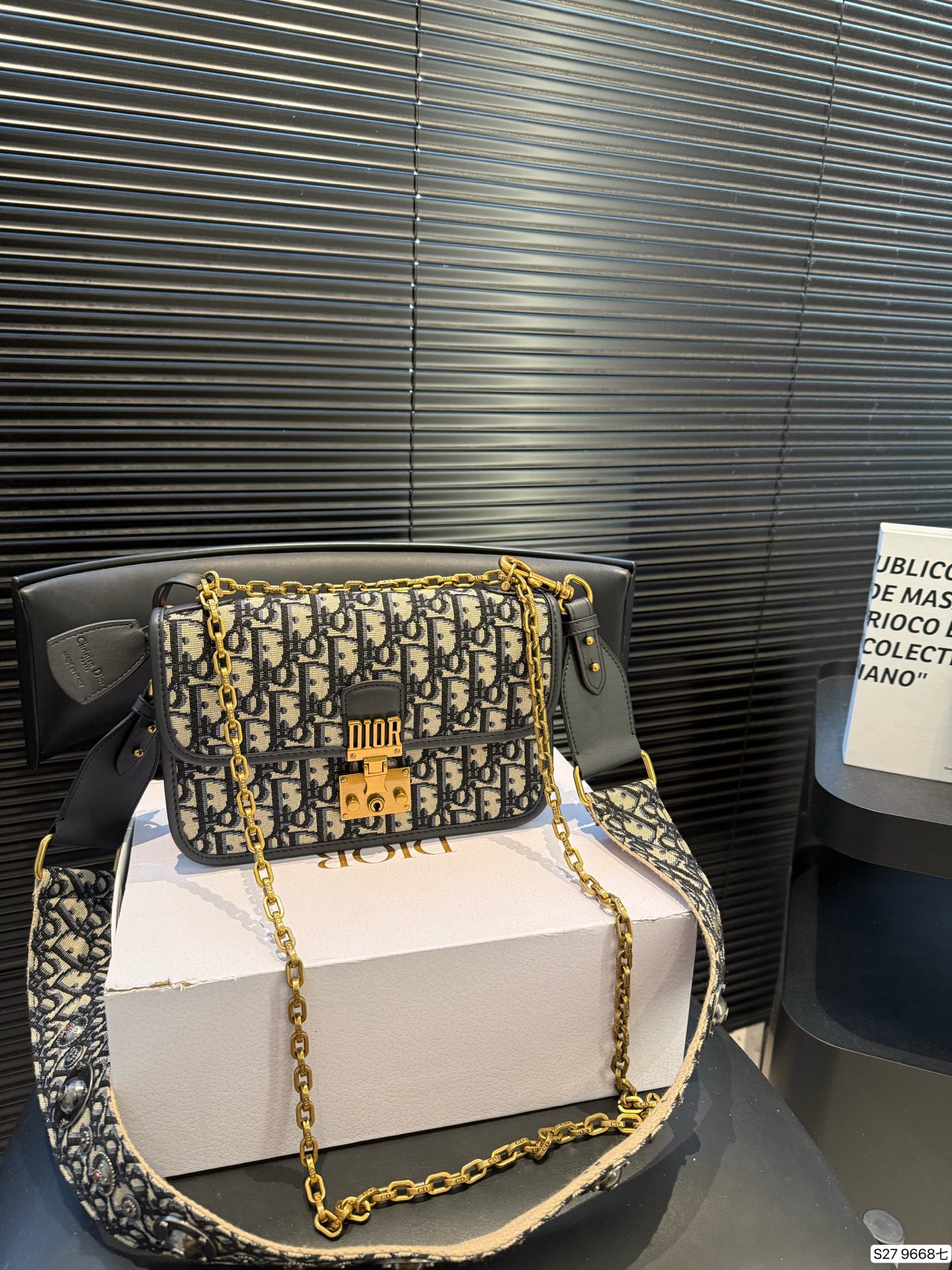 P185 配折叠盒子 迪奥马鞍包信封包链条包 简约大气风格 更加轻盈 可轻松驾驭各种风格 尺寸24 17 货号9668