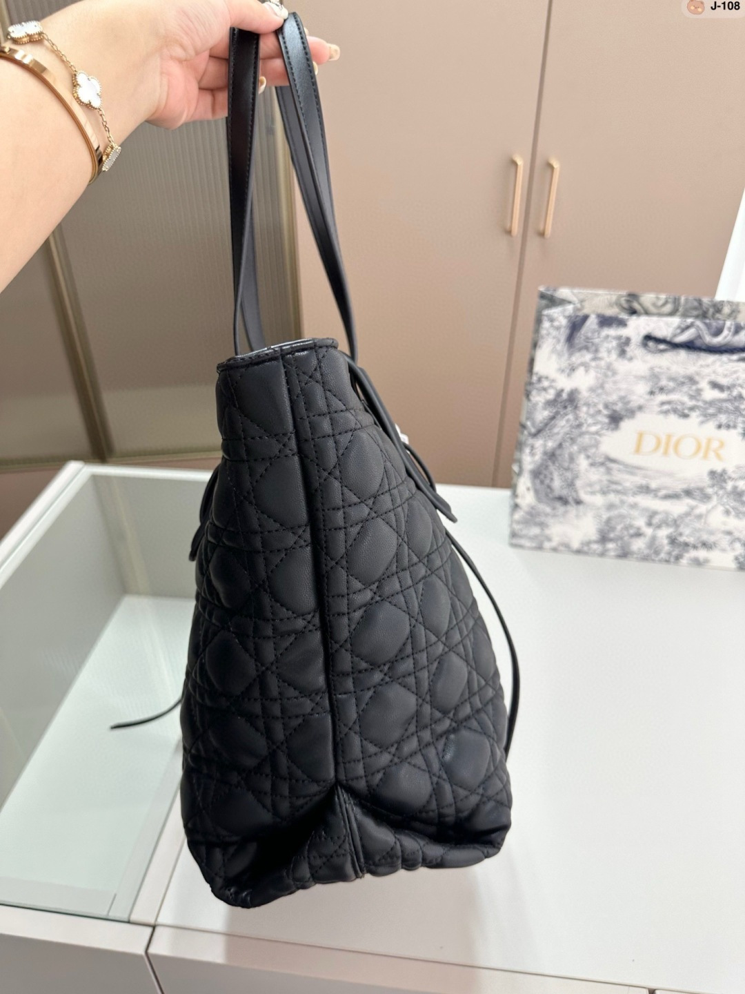 💰p135 J-108尺寸32&times;28 迪奥 Toujours购物袋 简直无法拒绝 超显气质 高级感十足 集美必入款