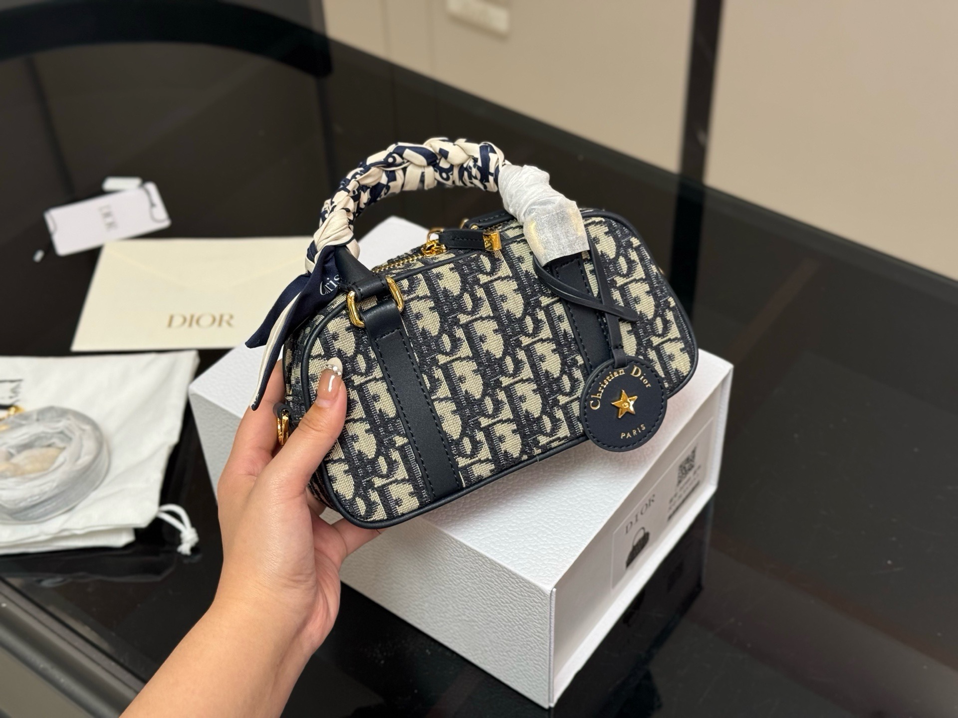 &yen;185 折叠盒 迪奥Dior迷你保龄球包 vibe小包 尺寸:20.12cm