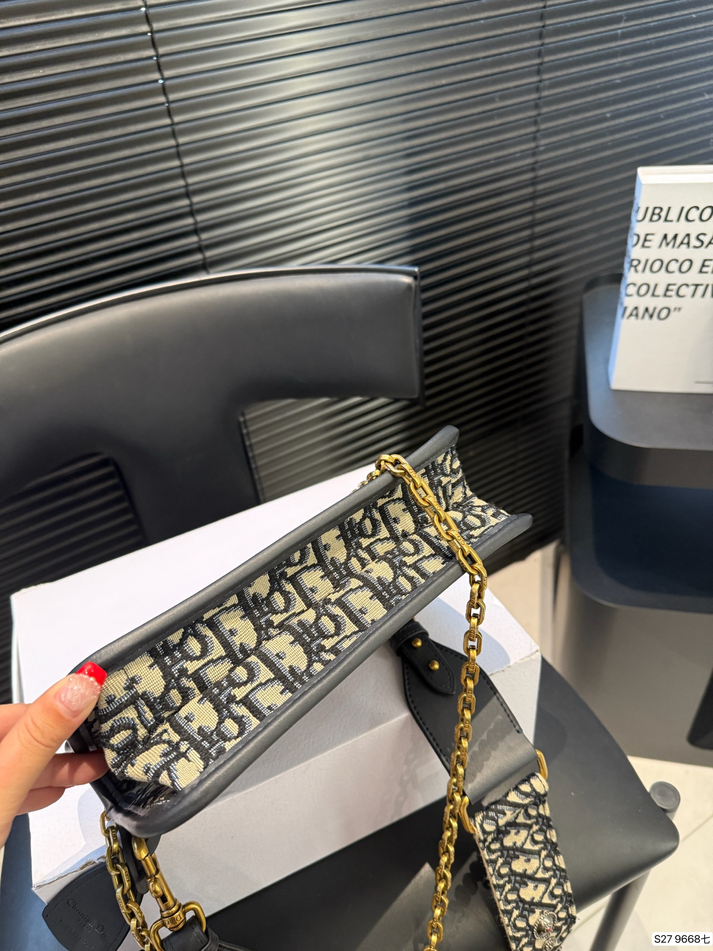 P185 配折叠盒子 迪奥马鞍包信封包链条包 简约大气风格 更加轻盈 可轻松驾驭各种风格 尺寸24 17 货号9668