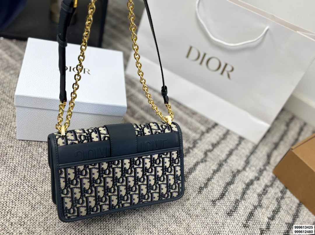 p165 p160 配礼盒 size：25.16/22.14 迪奥 蒙田30 刚刚出的现货！ 老花也太好看啦！ 温柔很适合🈴️四季！