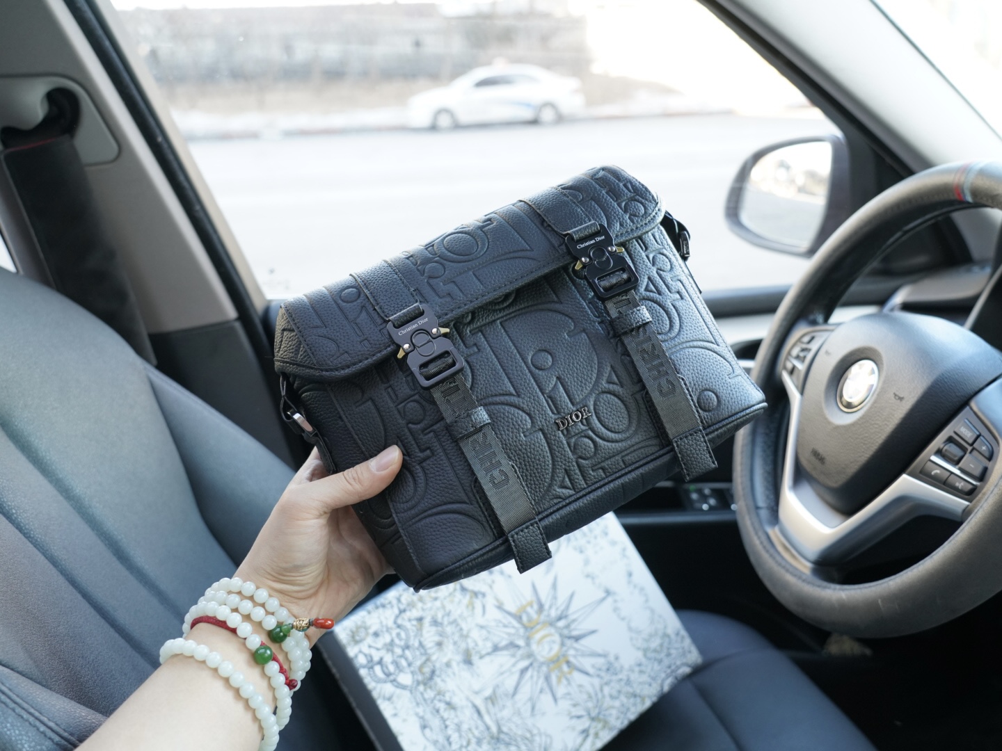 P160 🇫🇷 Dior 迪奥 官网同步 高版本 斜挎单肩背包 永恒不过时的标志性产品 纯原单牛皮 顶级五金制作 非市面普通版本 贸易公司订单货 全部实拍 实用性非常高 完全不用担心穿搭 配全套包装折叠盒【规格：25x19x8】