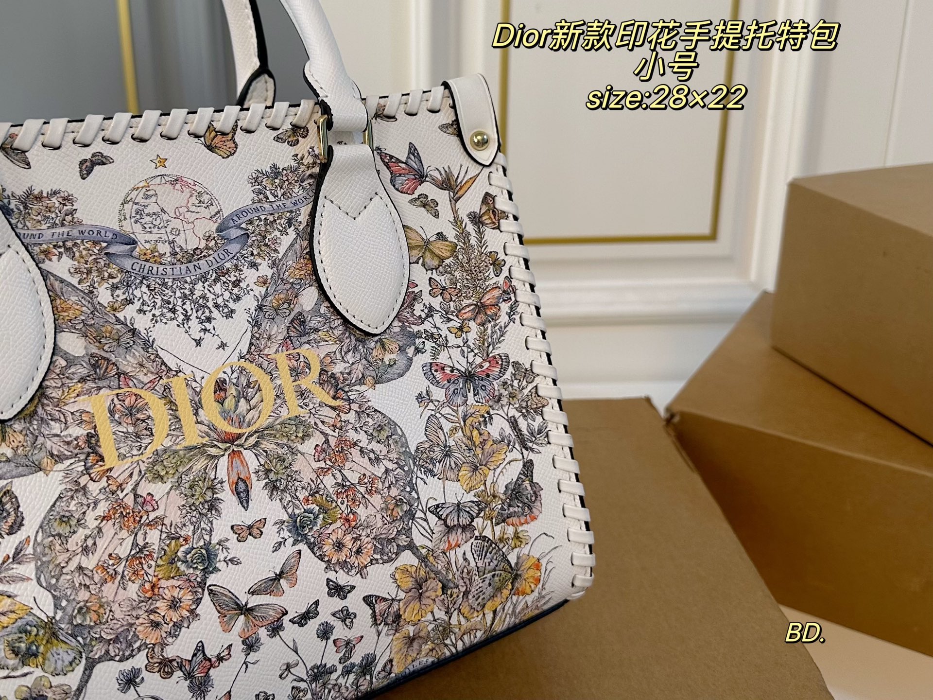 P180小号（无盒） size：28&times;22小号 DIOR迪奥新款印花手提托特包❤️ 皮线包边新款超级百搭托特包 旅行 妈咪包选它超实用～ 复古又精致，看不腻的美貌 轻便实用，上班族的通勤包‼️