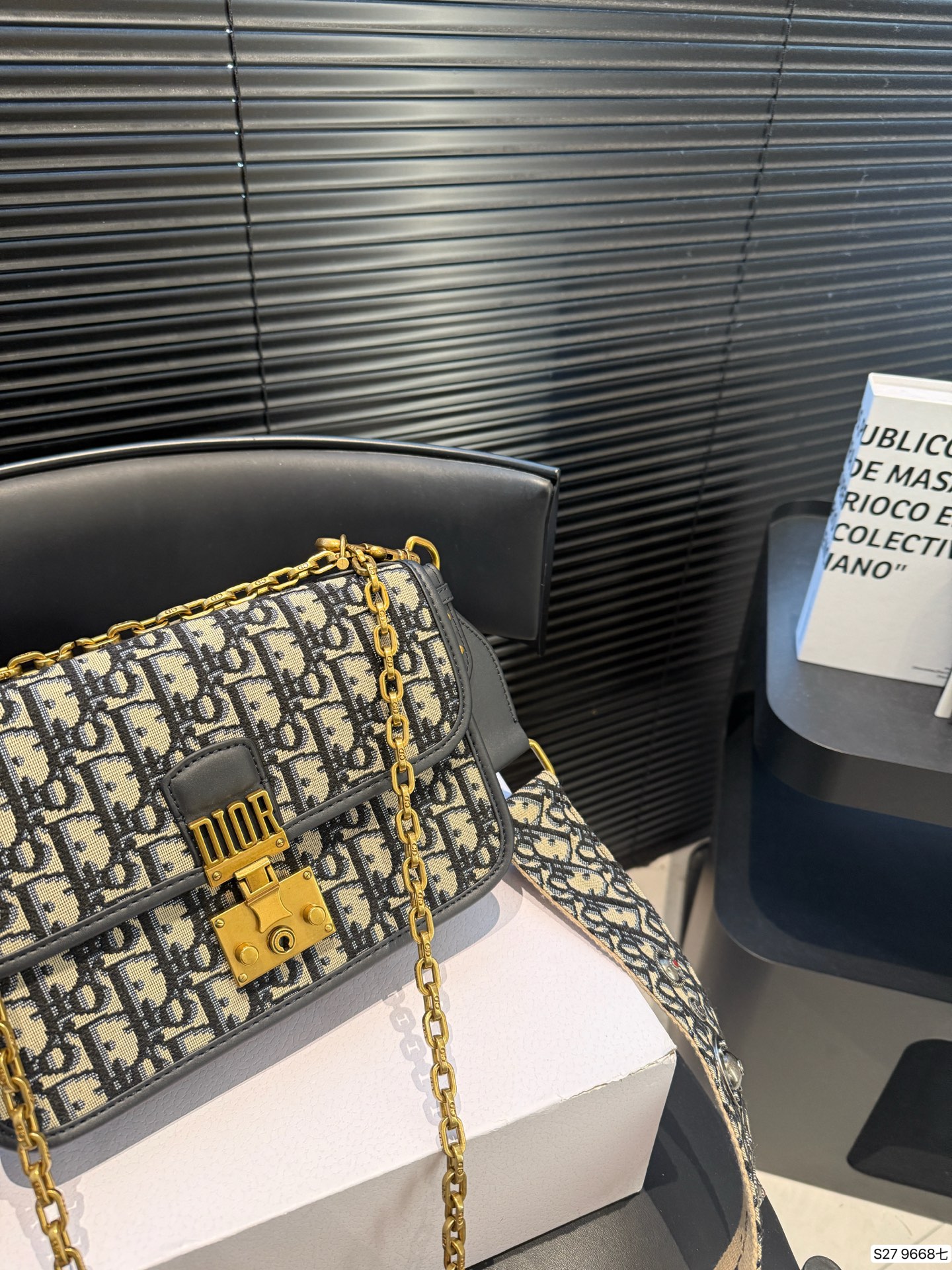 P185 配折叠盒子 迪奥马鞍包信封包链条包 简约大气风格 更加轻盈 可轻松驾驭各种风格 尺寸24 17 货号9668