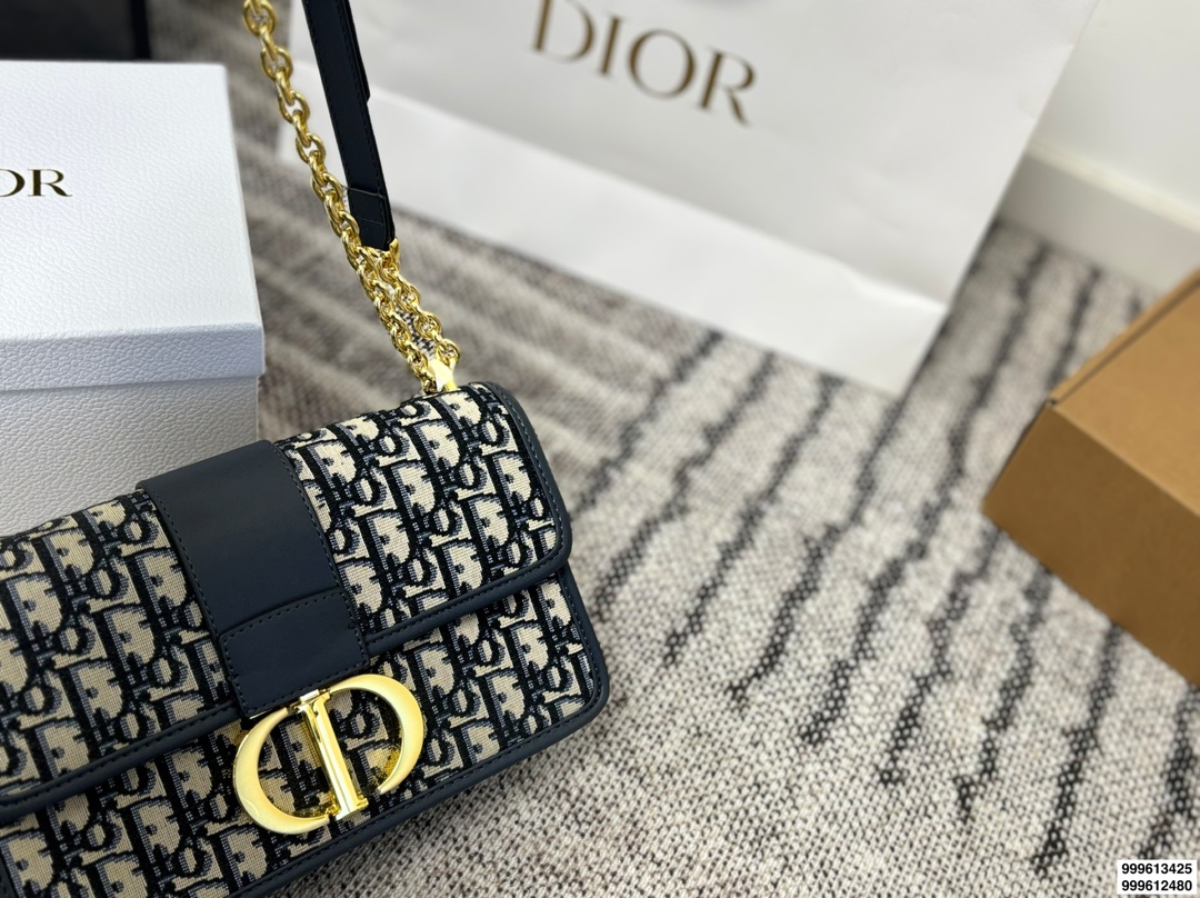 p165 p160 配礼盒 size：25.16/22.14 迪奥 蒙田30 刚刚出的现货！ 老花也太好看啦！ 温柔很适合🈴️四季！