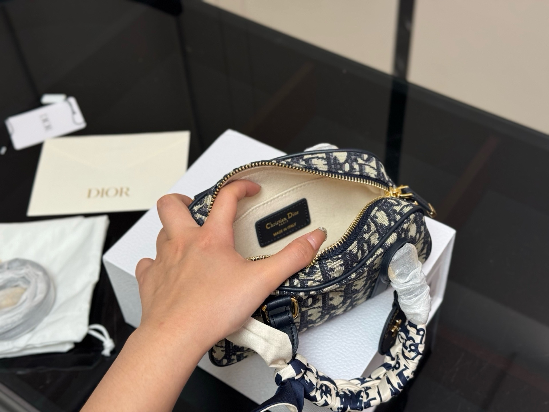 &yen;185 折叠盒 迪奥Dior迷你保龄球包 vibe小包 尺寸:20.12cm