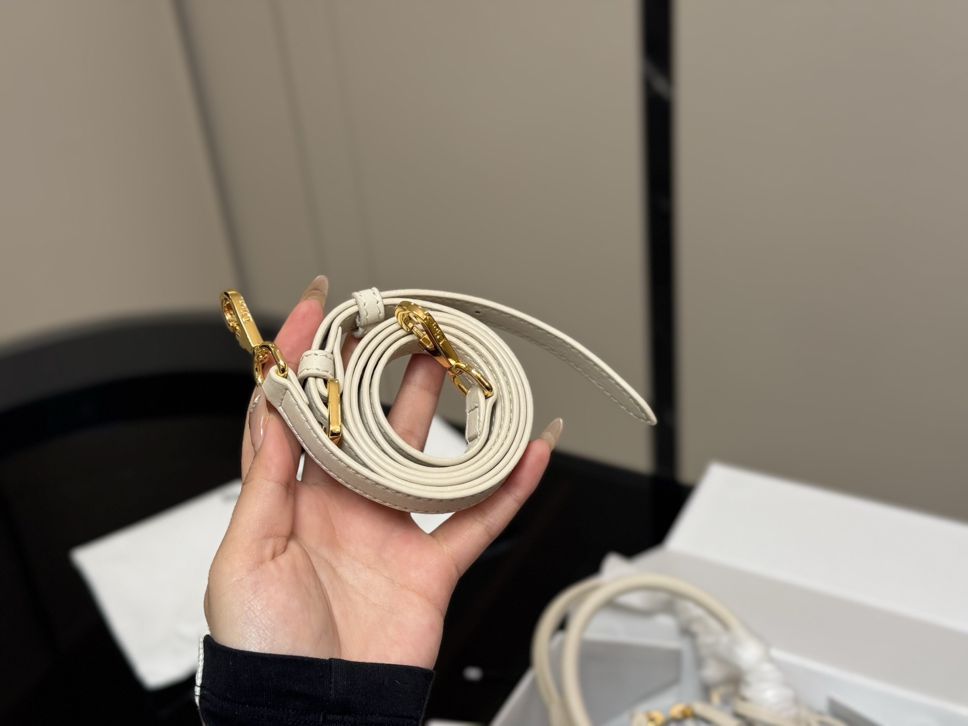 &yen;185 折叠盒 迪奥Dior迷你保龄球包 vibe小包 尺寸:20.12cm