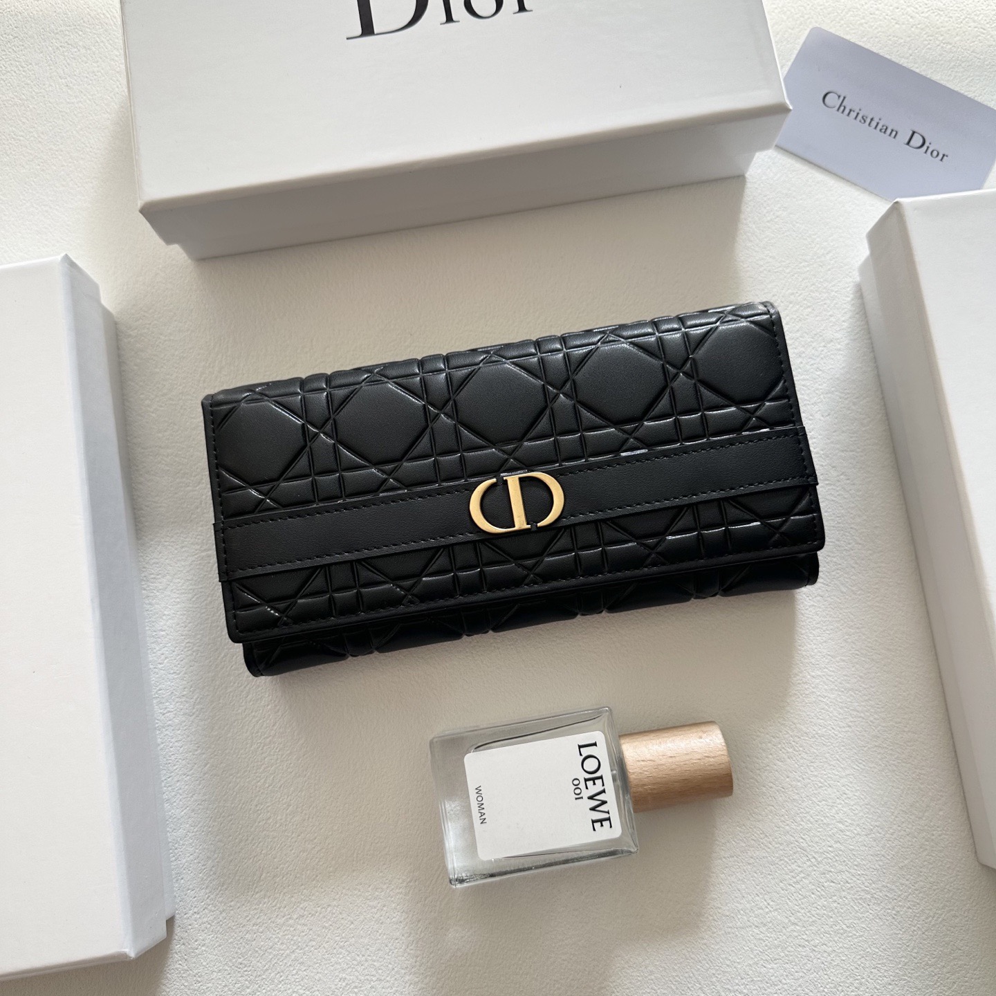 P95🎀🎀颜色 黑 粉 红 土黄🎀尺寸 19x10🎀迪奥👏时尚钱包 🎃🎃头层牛皮🐂安全锁扣 内阁超丰富👍女士专属🔥现货