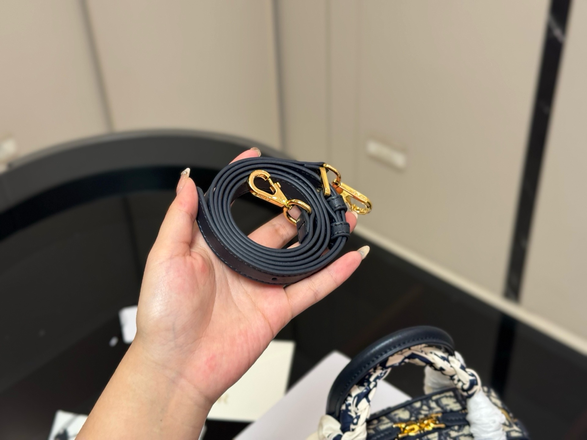 &yen;185 折叠盒 迪奥Dior迷你保龄球包 vibe小包 尺寸:20.12cm