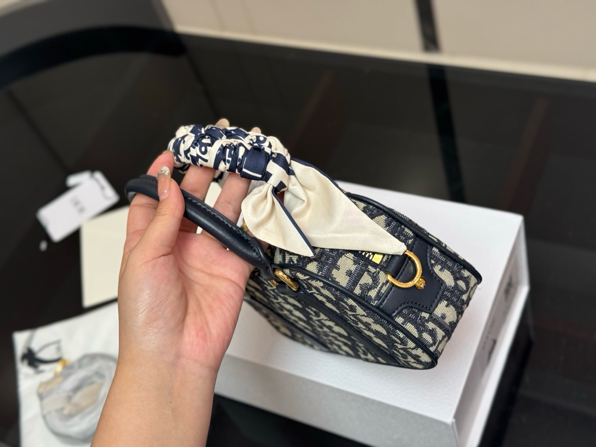 &yen;185 折叠盒 迪奥Dior迷你保龄球包 vibe小包 尺寸:20.12cm