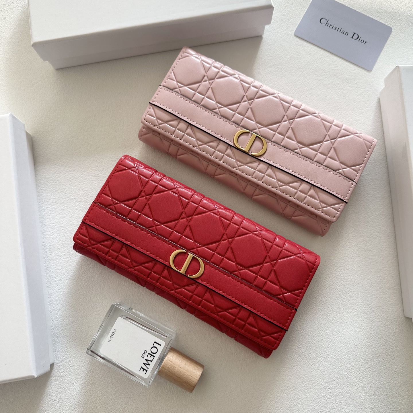 P95🎀🎀颜色 黑 粉 红 土黄🎀尺寸 19x10🎀迪奥👏时尚钱包 🎃🎃头层牛皮🐂安全锁扣 内阁超丰富👍女士专属🔥现货