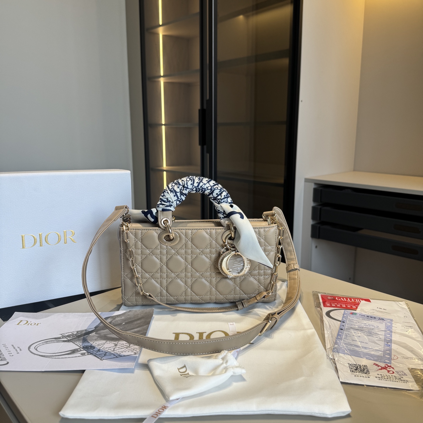 🅿️205～🅿️225～🅿️235✅新品推荐🔜 顶级货🔥赠送原版星星挂件🌟赠送原版丝巾‼️DIOR迪奥专柜同款小羊皮菱格💎横版戴妃包👍配长短两条肩带👍Lady Dior彰显品味！走到哪都是回头率👍采用顶级复刻原版五金！品质堪比正品！🎁原版折叠礼盒包装（size：迷你16.5*10 小号22*11 大号26*13）