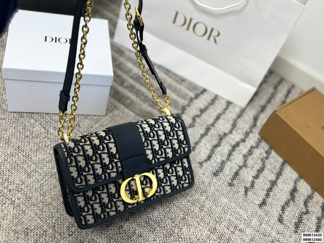 p165 p160 配礼盒 size：25.16/22.14 迪奥 蒙田30 刚刚出的现货！ 老花也太好看啦！ 温柔很适合🈴️四季！