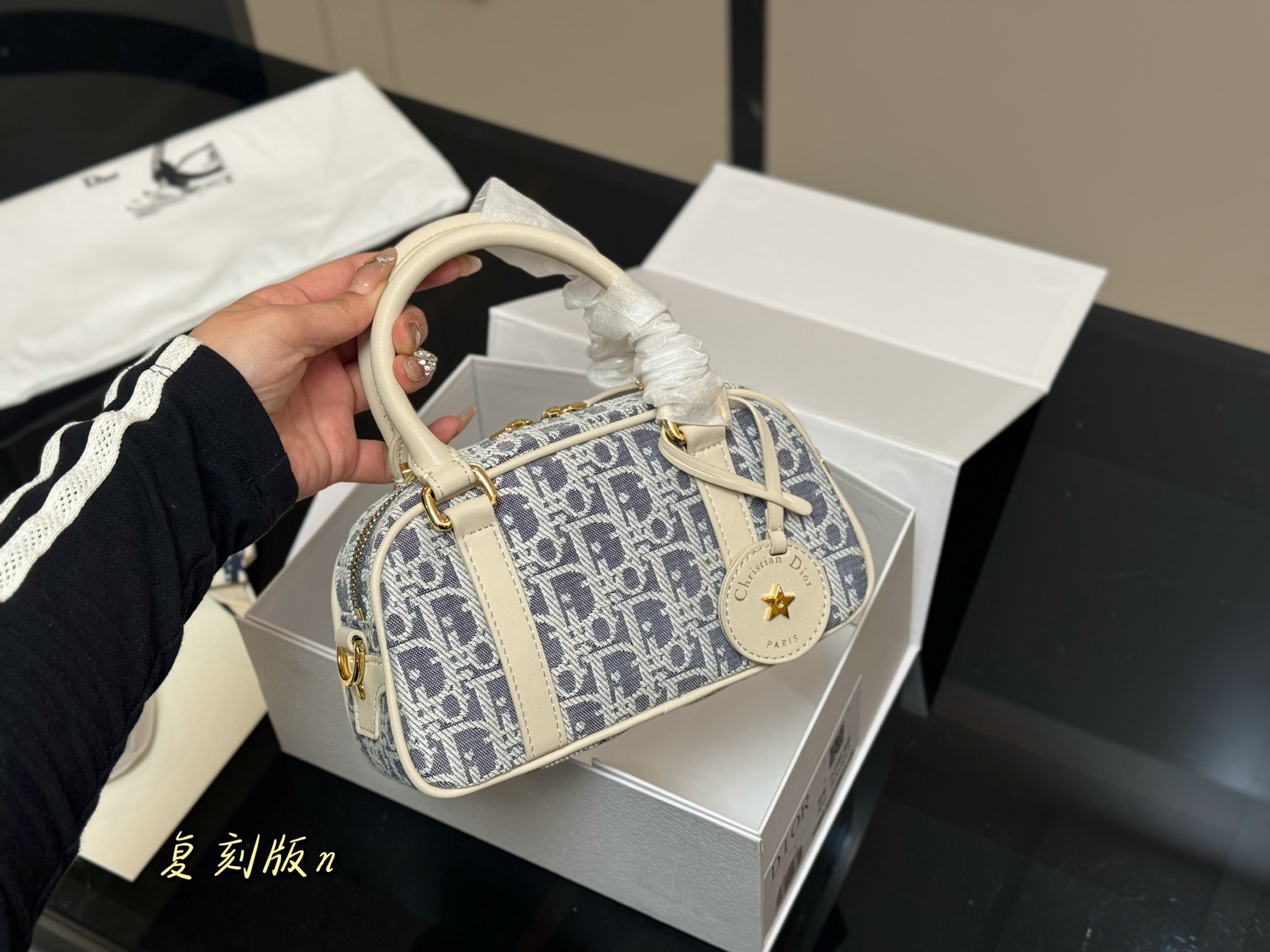 &yen;185 折叠盒 迪奥Dior迷你保龄球包 vibe小包 尺寸:20.12cm