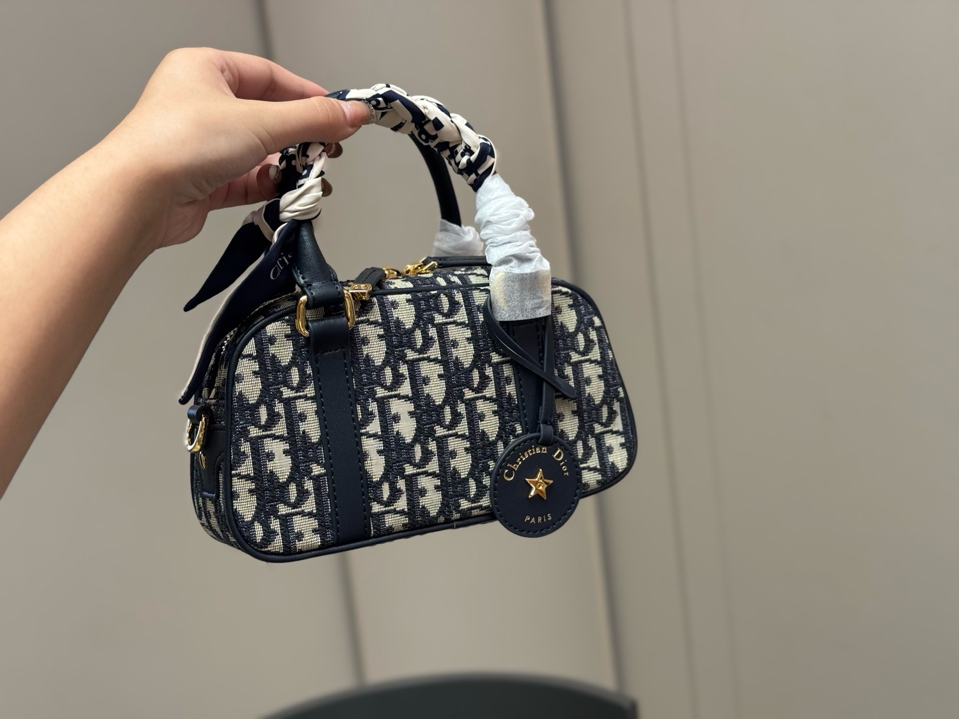 &yen;185 折叠盒 迪奥Dior迷你保龄球包 vibe小包 尺寸:20.12cm