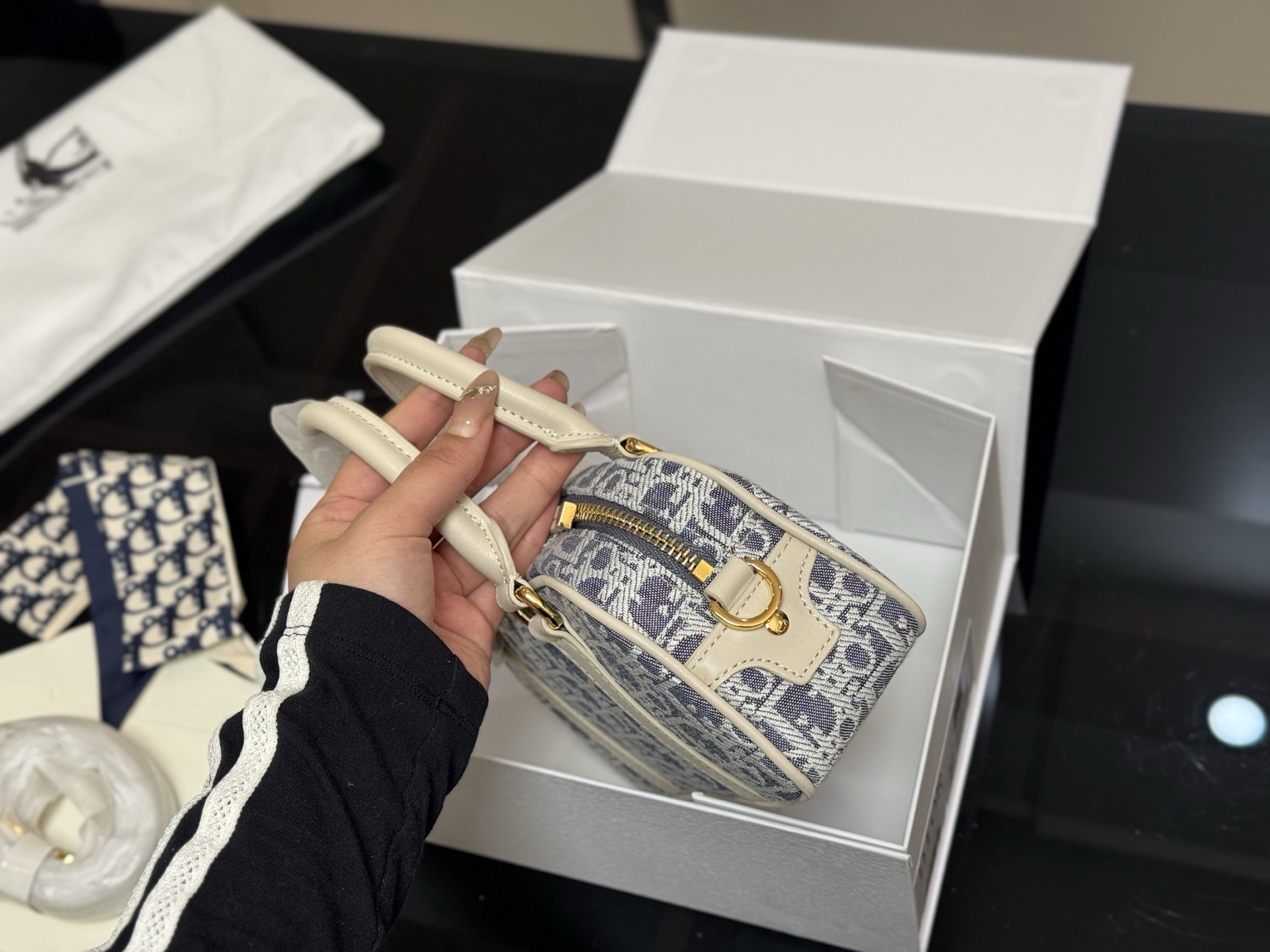 &yen;185 折叠盒 迪奥Dior迷你保龄球包 vibe小包 尺寸:20.12cm