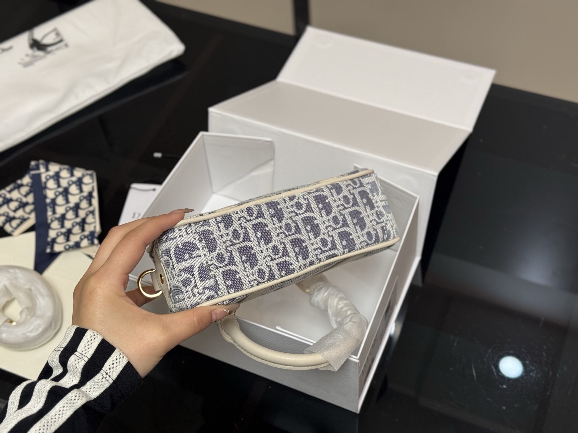 &yen;185 折叠盒 迪奥Dior迷你保龄球包 vibe小包 尺寸:20.12cm