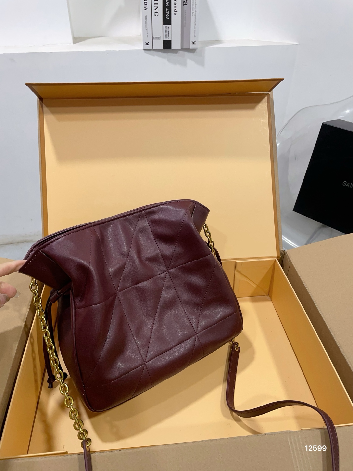 👑💰150 140💰礼盒包装 尺寸25.24cm 尺寸14.15cm 圣罗兰ysl新款福袋包托特包 托特包简约的包身 解锁时尚魅力可盐可甜 整条街最靓的女孩 12599