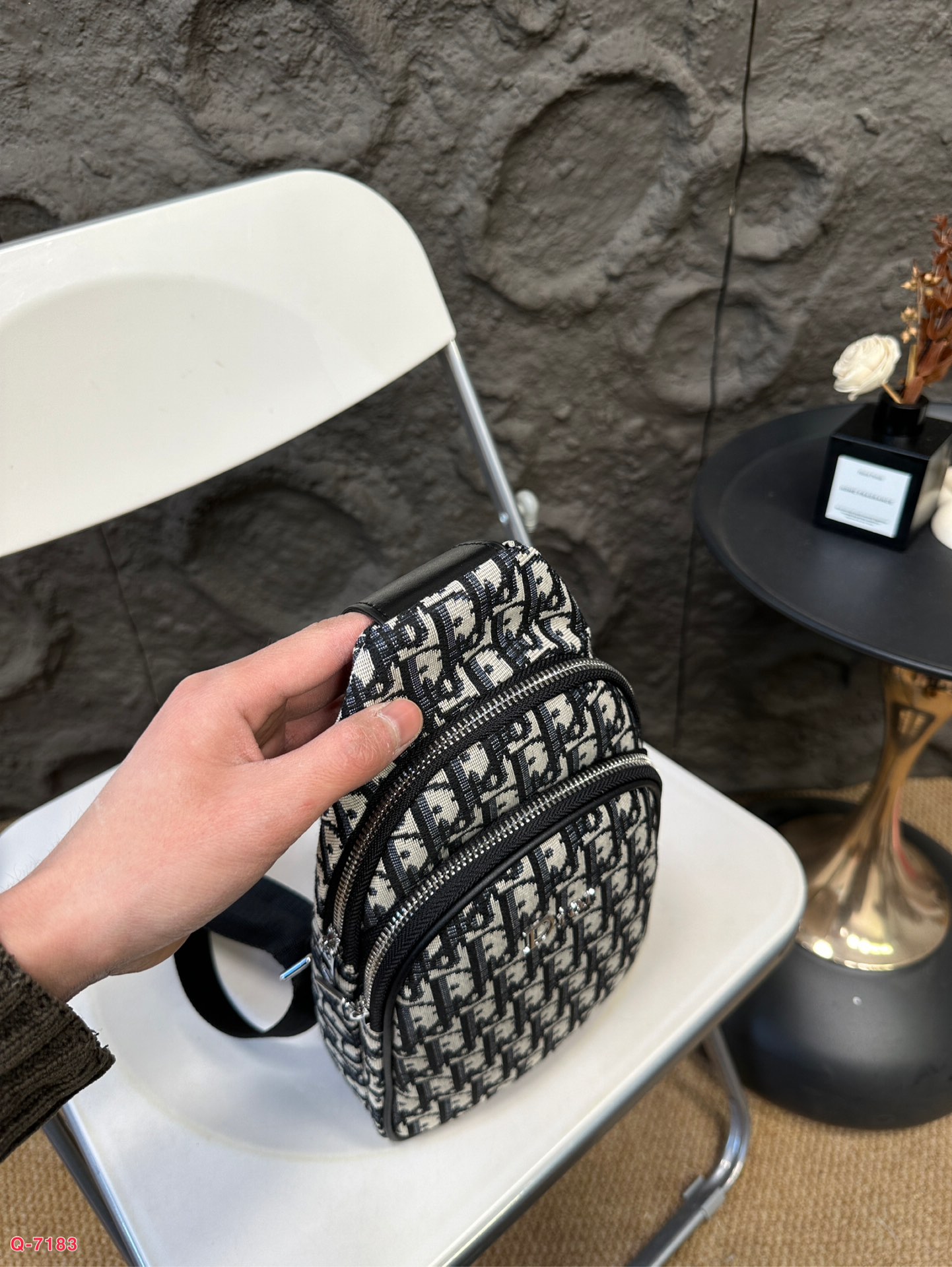 💰80 LV达胸包斜挎单肩包 采用精湛镶嵌细工 实物拍摄 原厂原版面料 尺寸:16.27cm