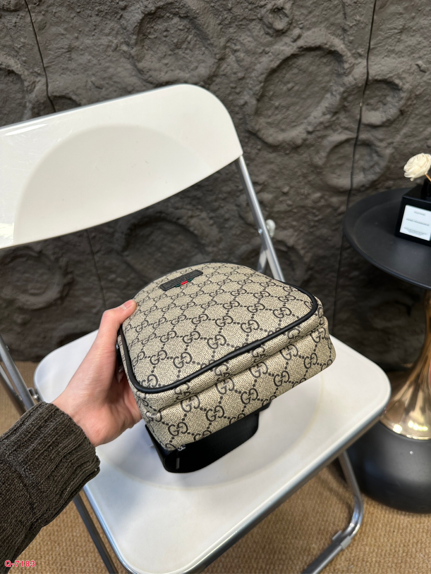 💰80 酷奇达胸包斜挎单肩包 采用精湛镶嵌细工 实物拍摄 原厂原版面料 尺寸：16.27cm