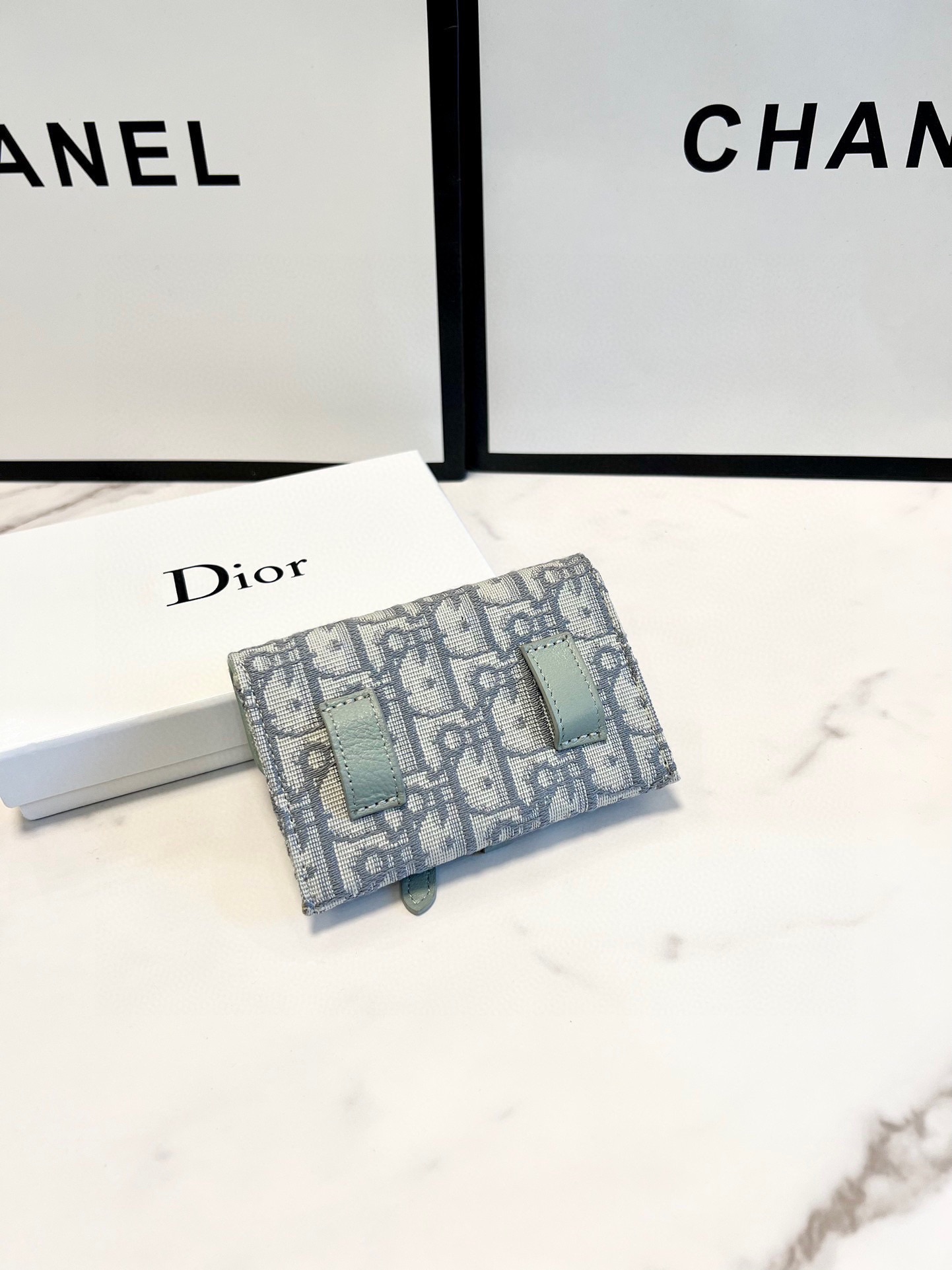 P95🎀🎀颜色 黑 灰🎀尺寸 11x10🎀迪奥🆕款&hearts;💕进口布配小羊🐑皮质感一流👍独一无二风格，链条可拆卸超美超时尚美女必备单品🔥