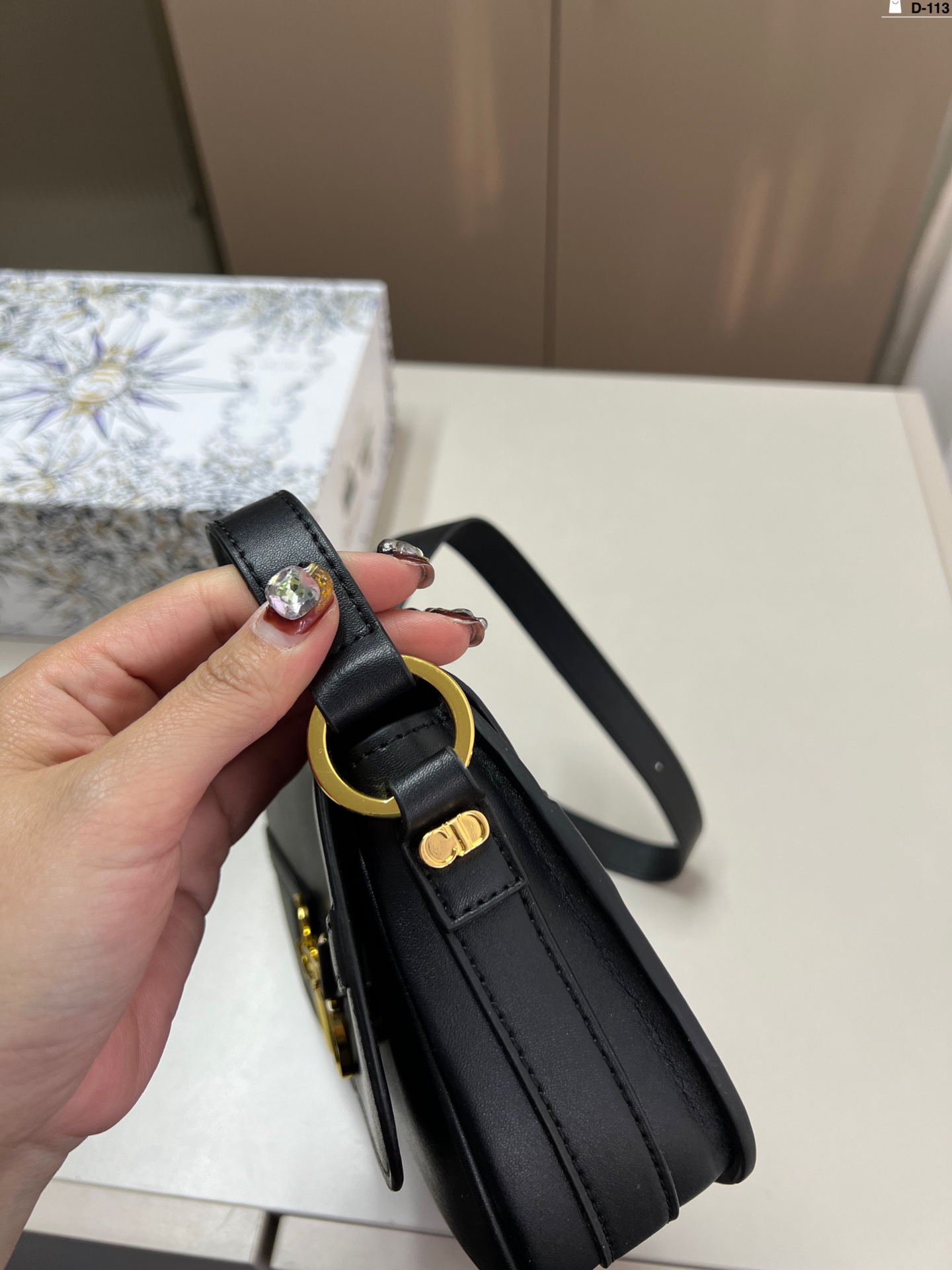 💰p130 Dior迪奥新款Besace马鞍包！ 时尚又复古哦 超级有潮流的味道！ D-113尺寸23.6.15折叠盒