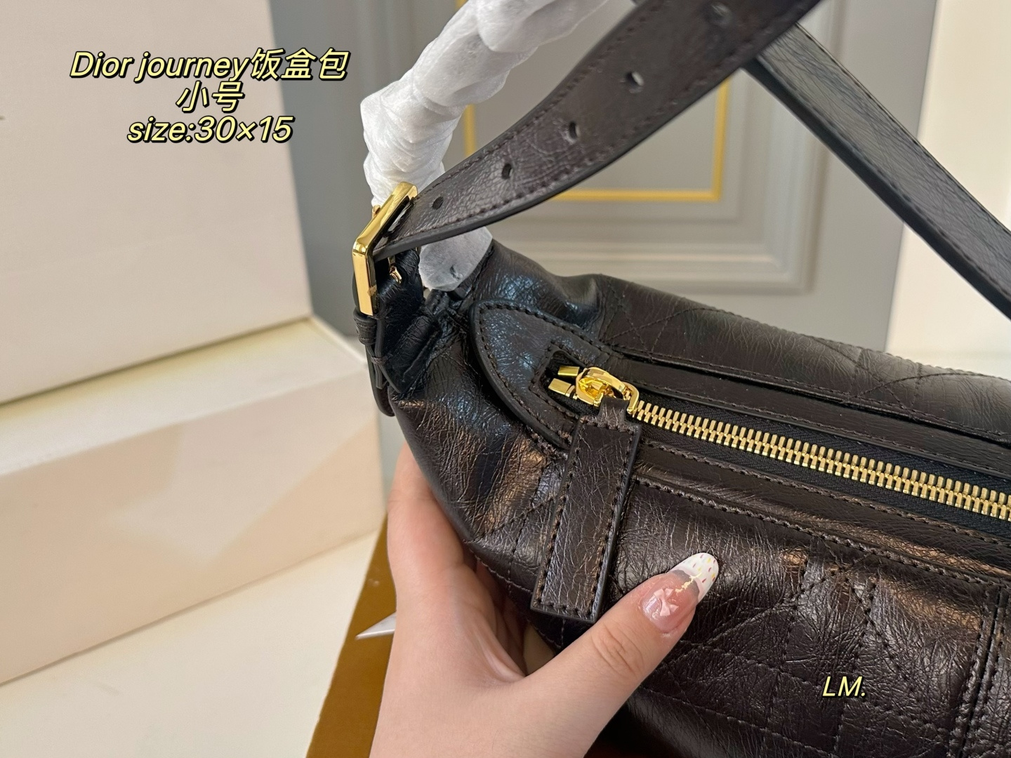 P240 小号(折叠盒) size:30×15 DIOR迪奥新款journey饭盒包💕 自带松弛感的hobo包 慵懒随性 可调节肩带,随意变换多钟背法 质感无敌,手感软糯 时尚百搭‼️