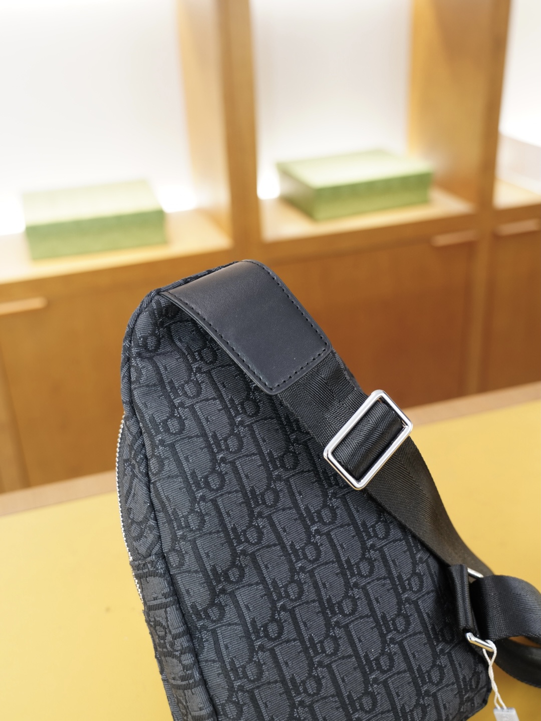 P80 🇫🇷 迪奥 官网同步 高版本 胸包 永恒不过时的标志性产品 纯原单布料 顶级五金制作 非市面普通版本 今年Dior最爱的款式 全部实拍 实用性非常高 完全不用担心穿搭【规格：17x29x5】