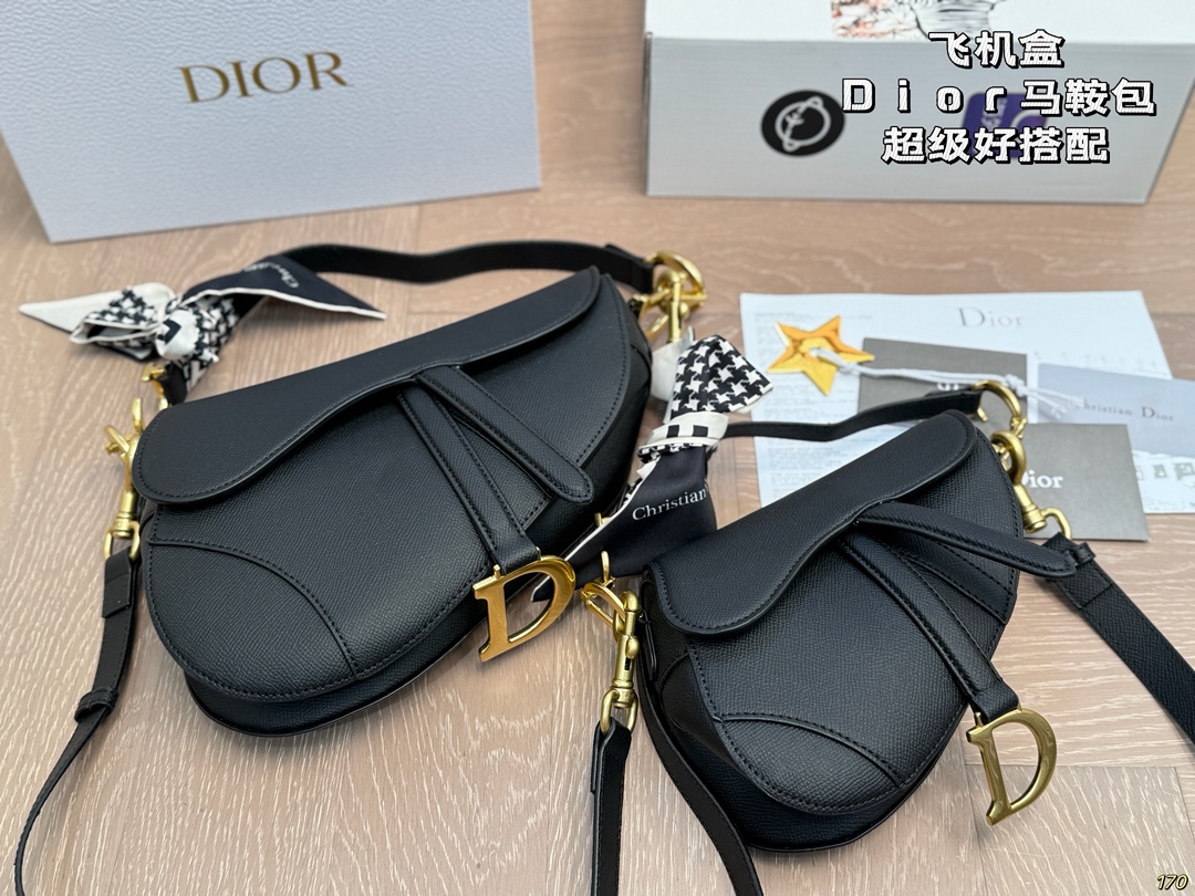 &yen;185/&yen;180飞机盒 Dior迪奥 马鞍包胸包 超级好搭配 一年四季皆可 适合日常出行 闺蜜逛街 都是超级不错的选择 尺寸：25 20/19 16