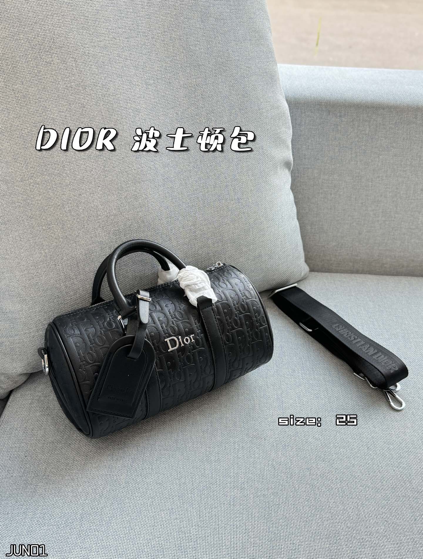 💰130 size：25&times;14 DIOR迪奥 波士顿包 枕头包单肩包 采用高品质小牛皮，哑光质感+经典压纹，低调又高级。包型简约，手提斜挎都 OK，配可拆卸肩带，灵活百搭!