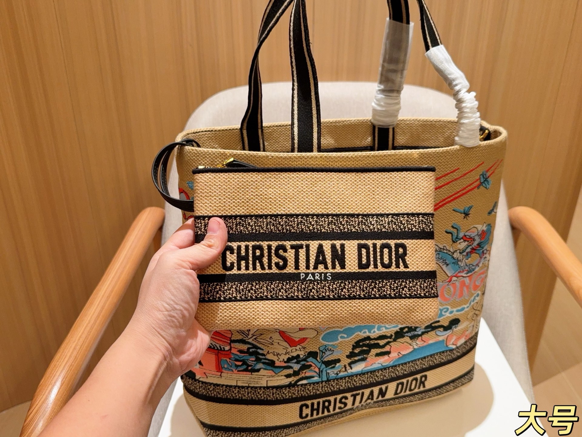 💰235 大号 Dior迪奥 新品刺绣城市印记🏙️Book tote托特包～ 尺寸36&times;33&times;11 礼盒包装🎁