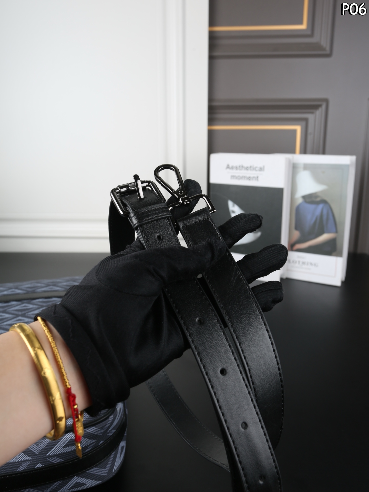 P160 DIOR迪奥 CD图案 单肩斜挎手提公文包 无法抗拒！商务人士梦中情包 可调节的肩带设计，提供了手提、肩背或斜挎的多种携带方式，搭配铝扣细节，更显精致与高级感 - 尺寸：38&times;28