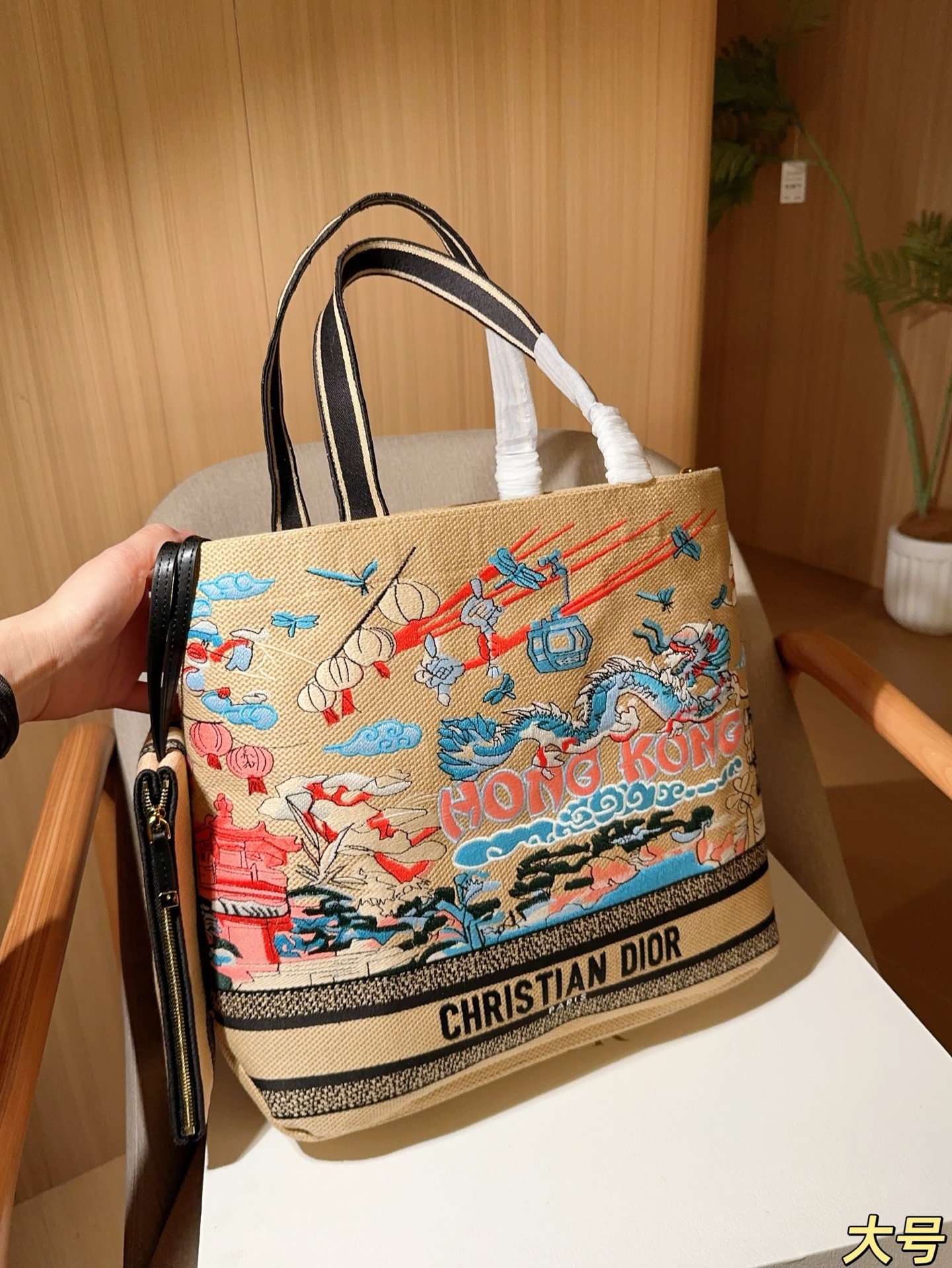 💰235 大号 Dior迪奥 新品刺绣城市印记🏙️Book tote托特包～ 尺寸36&times;33&times;11 礼盒包装🎁