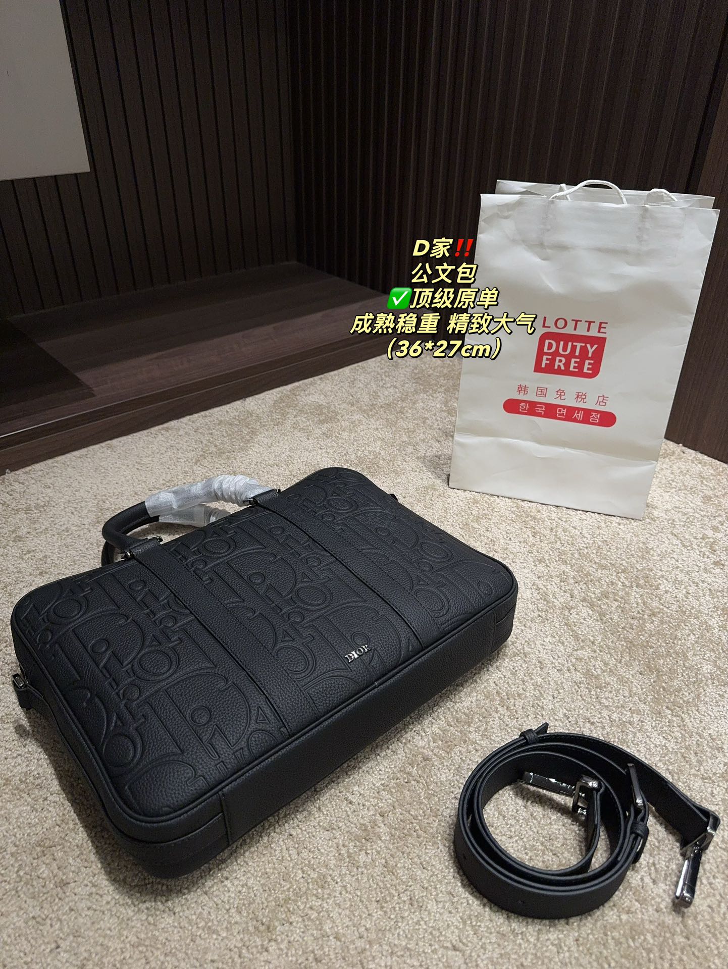 ✅顶级原单P250⚠️尺寸36.27 迪奥 公文包 DIOR 格调满满,自带一股低调沉稳儒雅的气息! 版型挺阔,很有型!越用越有沉淀的味道! 更加低调、沉稳!! 可单肩可斜挎,不分年龄不分身高!实用百搭!