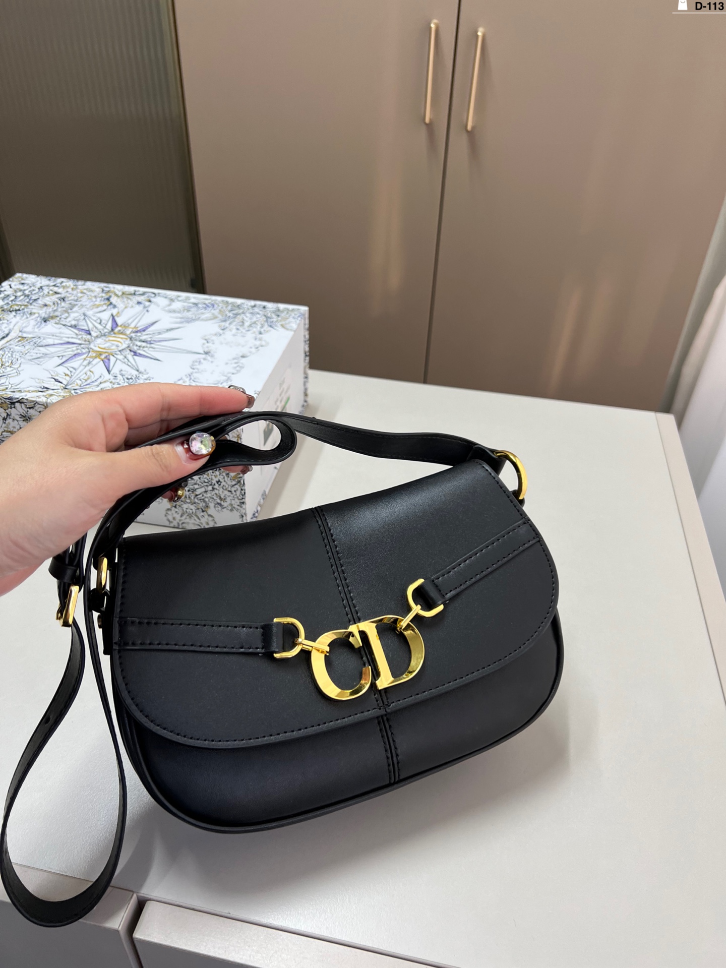 💰p130 Dior迪奥新款Besace马鞍包！ 时尚又复古哦 超级有潮流的味道！ D-113尺寸23.6.15折叠盒