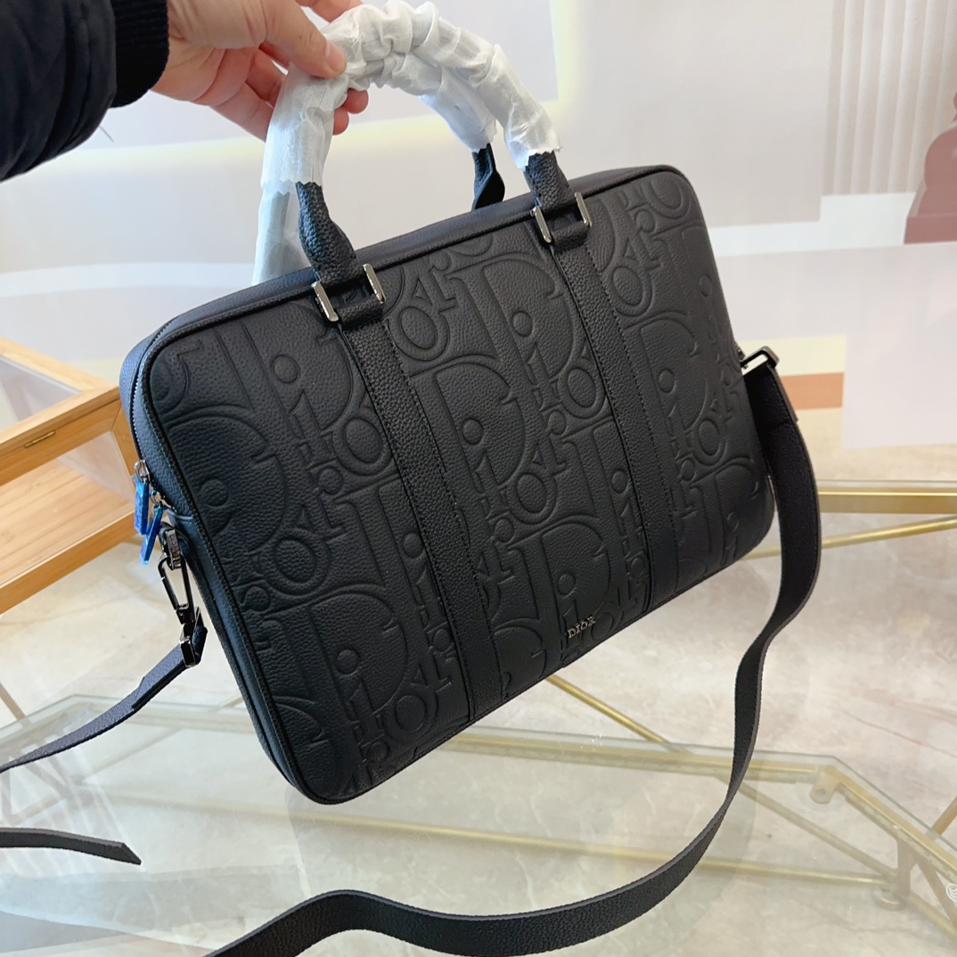 P250 迪奥男士公文包 实用性强 细节做工精致 高端大气上档次 休闲大方 尺寸：37 28