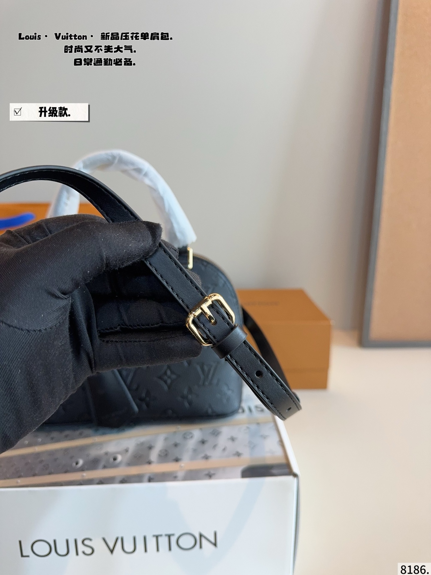 p195.配礼盒🎁. LV 路易威登 贝壳包 新品系列最新Teddy系列🐒高版本 贝壳包 手感超级好 搭配起来超级美腻 超级推荐 走秀款同步 上身效果好 原版五金带logo 超级洋气 奢华高贵的象征 走秀款 人手一只s 尺寸：24*11*17cm