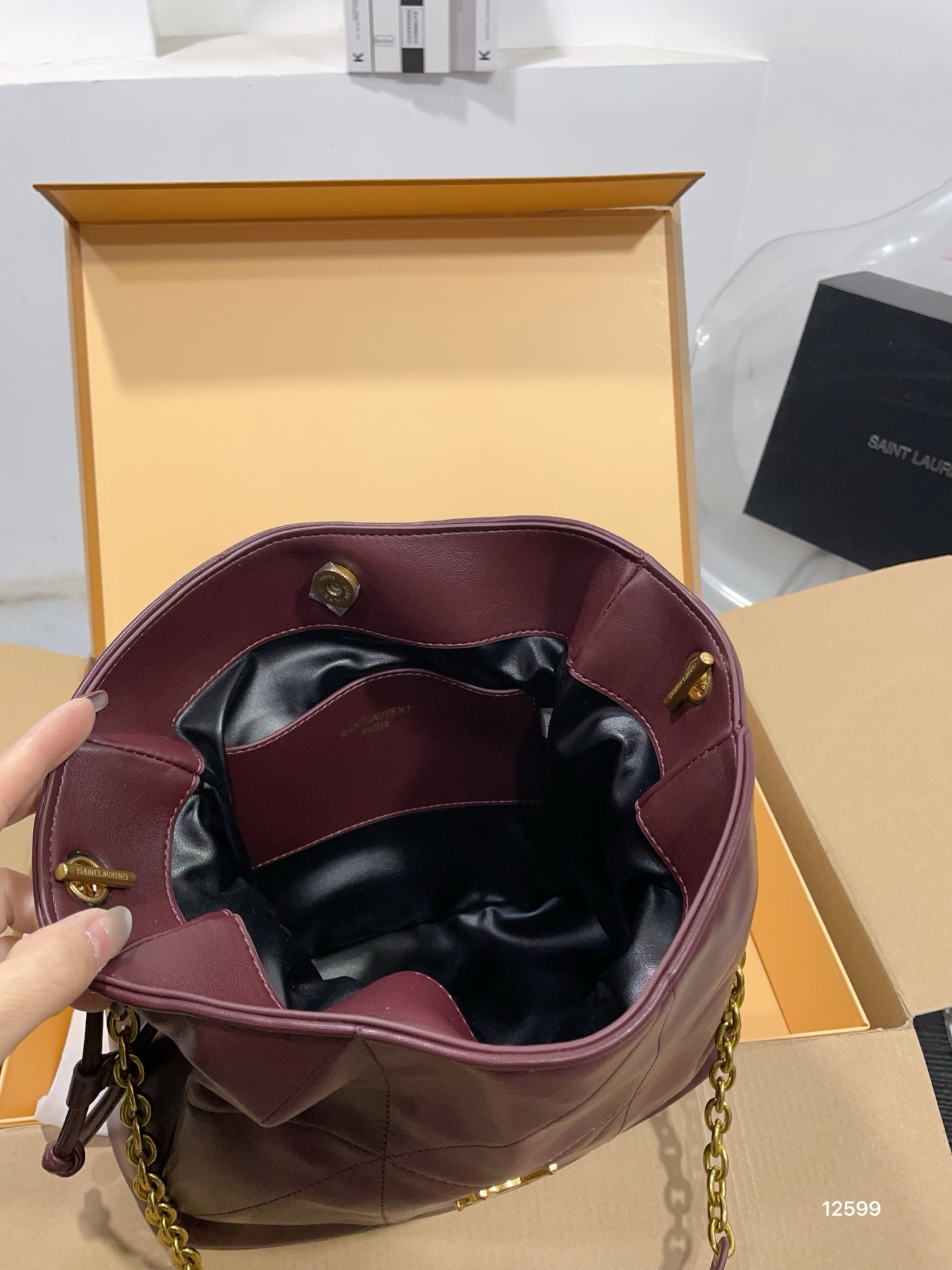 👑💰150 140💰礼盒包装 尺寸25.24cm 尺寸14.15cm 圣罗兰ysl新款福袋包托特包 托特包简约的包身 解锁时尚魅力可盐可甜 整条街最靓的女孩 12599