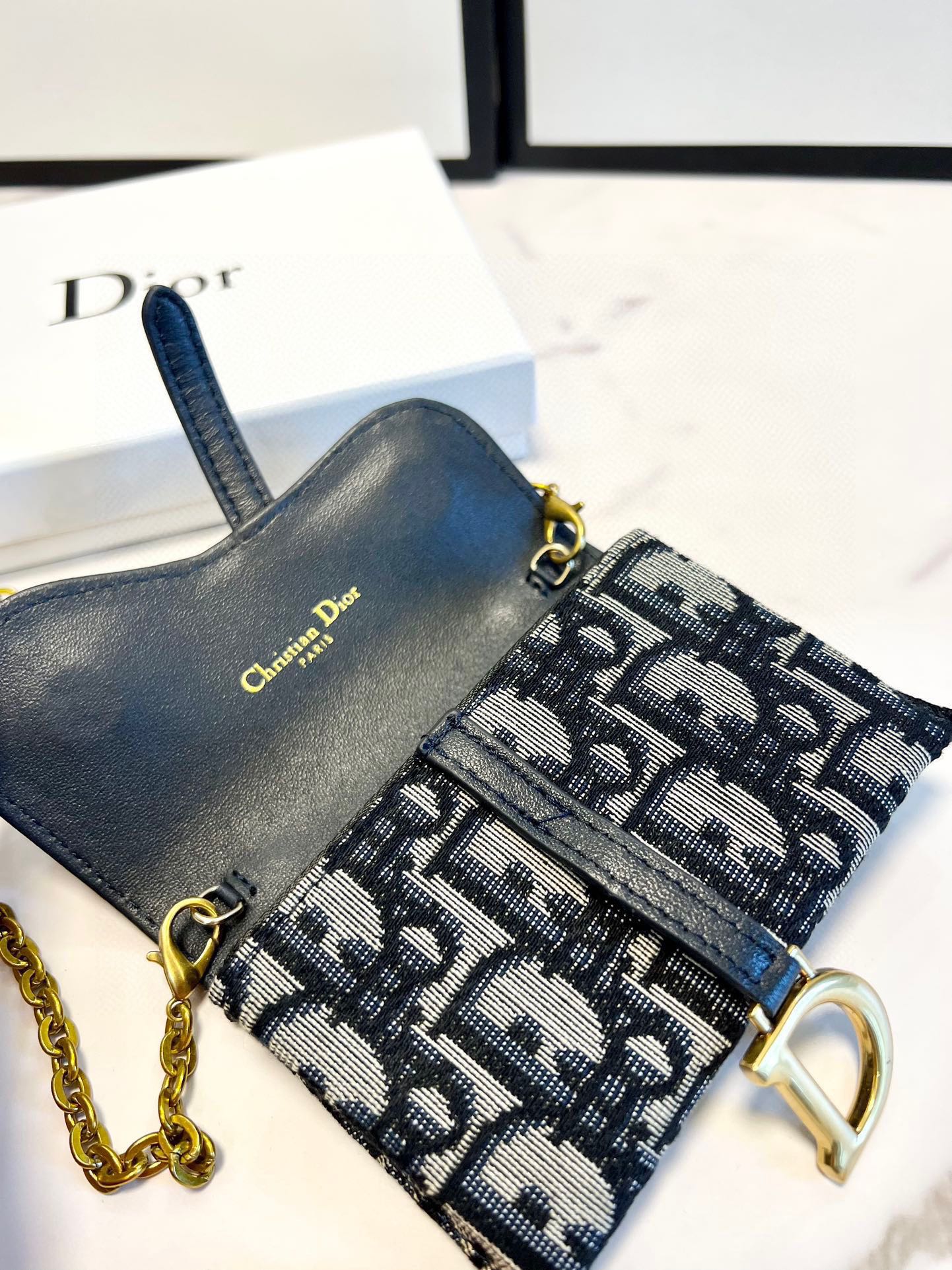 P95🎀🎀颜色 黑 灰🎀尺寸 11x10🎀迪奥🆕款&hearts;💕进口布配小羊🐑皮质感一流👍独一无二风格，链条可拆卸超美超时尚美女必备单品🔥