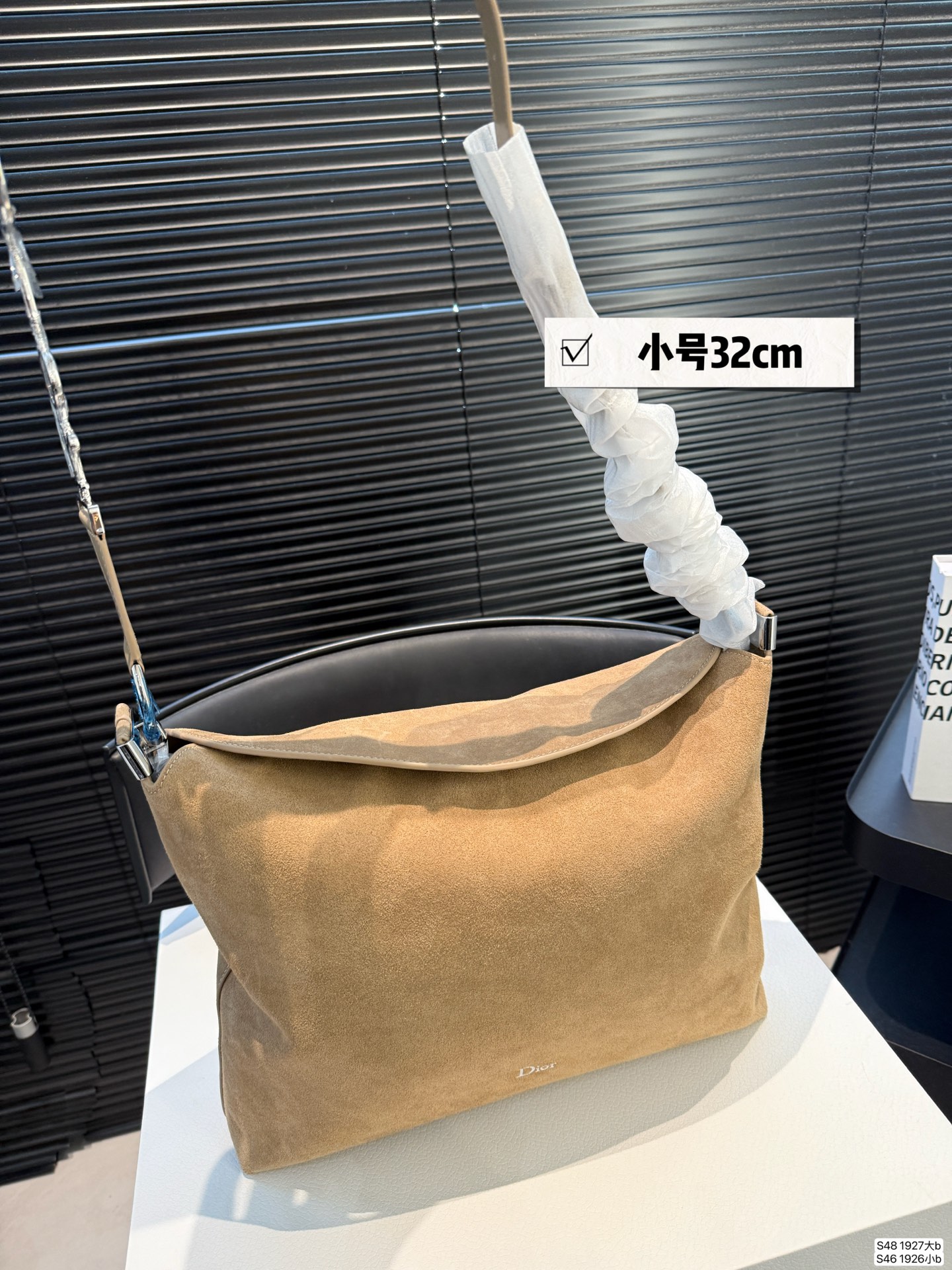 大号P290 小号P280 配盒子新款迪奥托特 闭眼都能入手的包包| 托特包 真的是闭着眼都能冲的款式! 尺寸:大号40 29 小号32 26 货号大号1927 小号1926