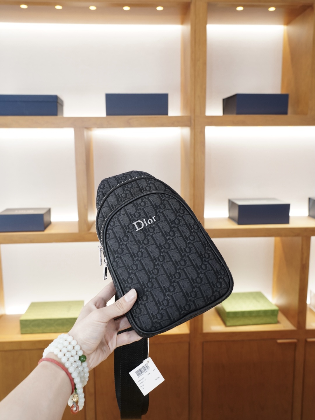 P80 🇫🇷 迪奥 官网同步 高版本 胸包 永恒不过时的标志性产品 纯原单布料 顶级五金制作 非市面普通版本 今年Dior最爱的款式 全部实拍 实用性非常高 完全不用担心穿搭【规格：17x29x5】