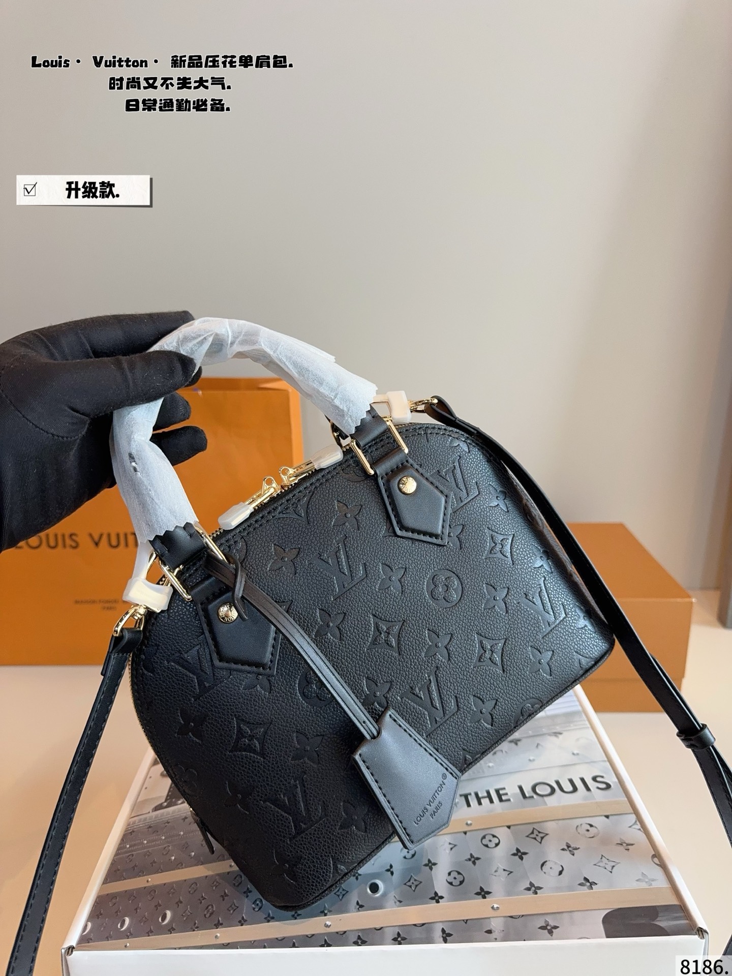 p195.配礼盒🎁. LV 路易威登 贝壳包 新品系列最新Teddy系列🐒高版本 贝壳包 手感超级好 搭配起来超级美腻 超级推荐 走秀款同步 上身效果好 原版五金带logo 超级洋气 奢华高贵的象征 走秀款 人手一只s 尺寸：24*11*17cm