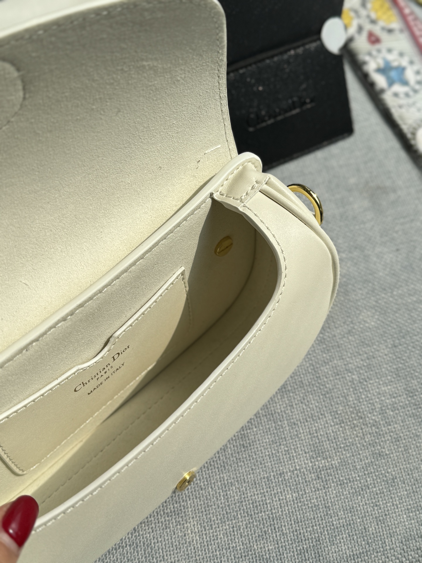 牛皮💰200 全套礼盒 size：20.5&times;11 DIOR迪奥 Bobby East-West 马鞍包 腋下包 新月包手提单肩斜挎包 小小一只，简洁复古半月包型老花设计，耐用耐脏，好看不过时🍃轻便时尚，受人喜爱是理所当然赶紧来拥有这款宝藏小包包