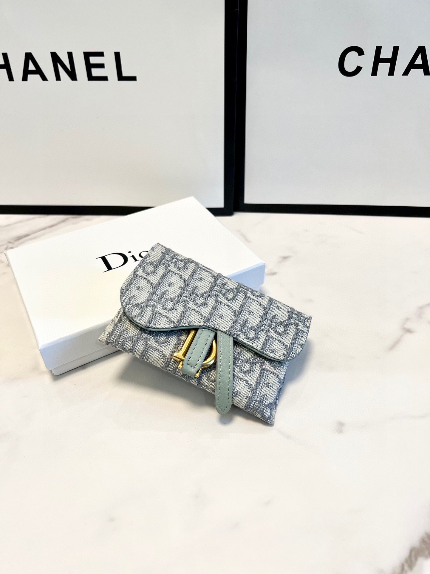 P95🎀🎀颜色 黑 灰🎀尺寸 11x10🎀迪奥🆕款&hearts;💕进口布配小羊🐑皮质感一流👍独一无二风格，链条可拆卸超美超时尚美女必备单品🔥