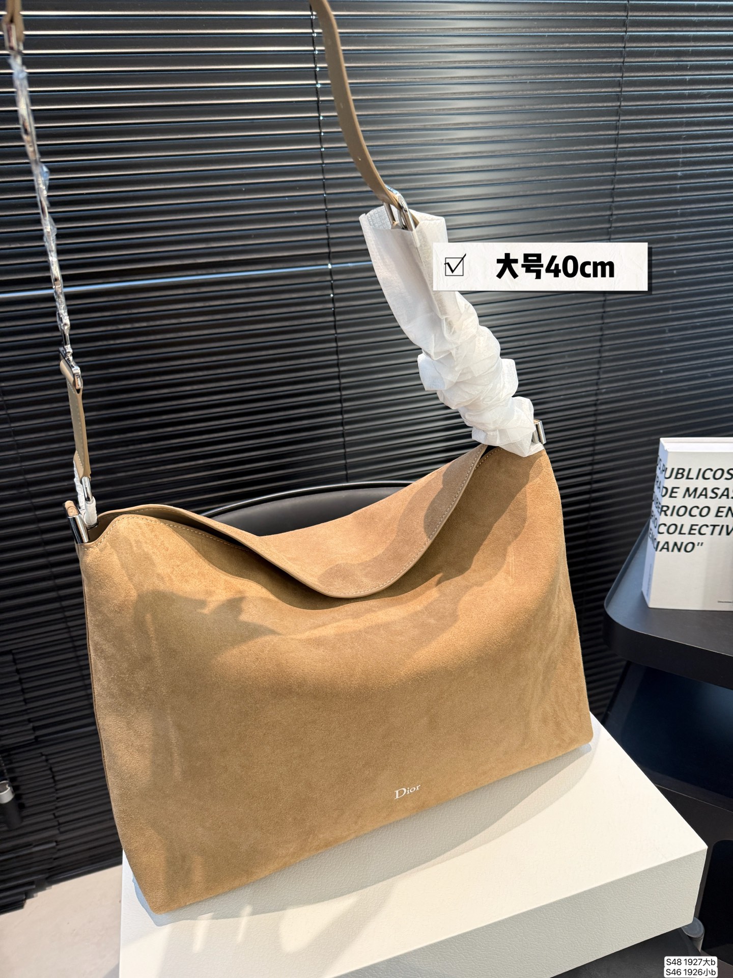 大号P290 小号P280 配盒子新款迪奥托特 闭眼都能入手的包包| 托特包 真的是闭着眼都能冲的款式! 尺寸:大号40 29 小号32 26 货号大号1927 小号1926