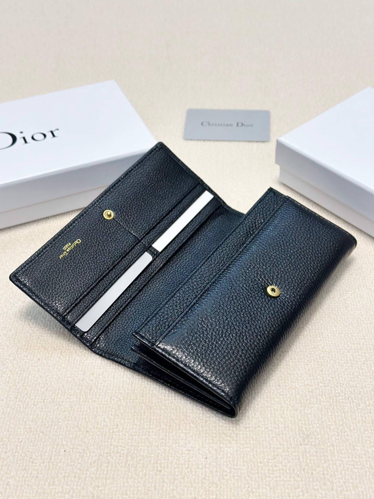 P95🎀🎀颜色 黑 粉 红🎀尺寸 19x10🎀迪奥👏时尚钱包 🎃🎃头层牛皮🐂内阁超丰富👍女士专属🔥现货